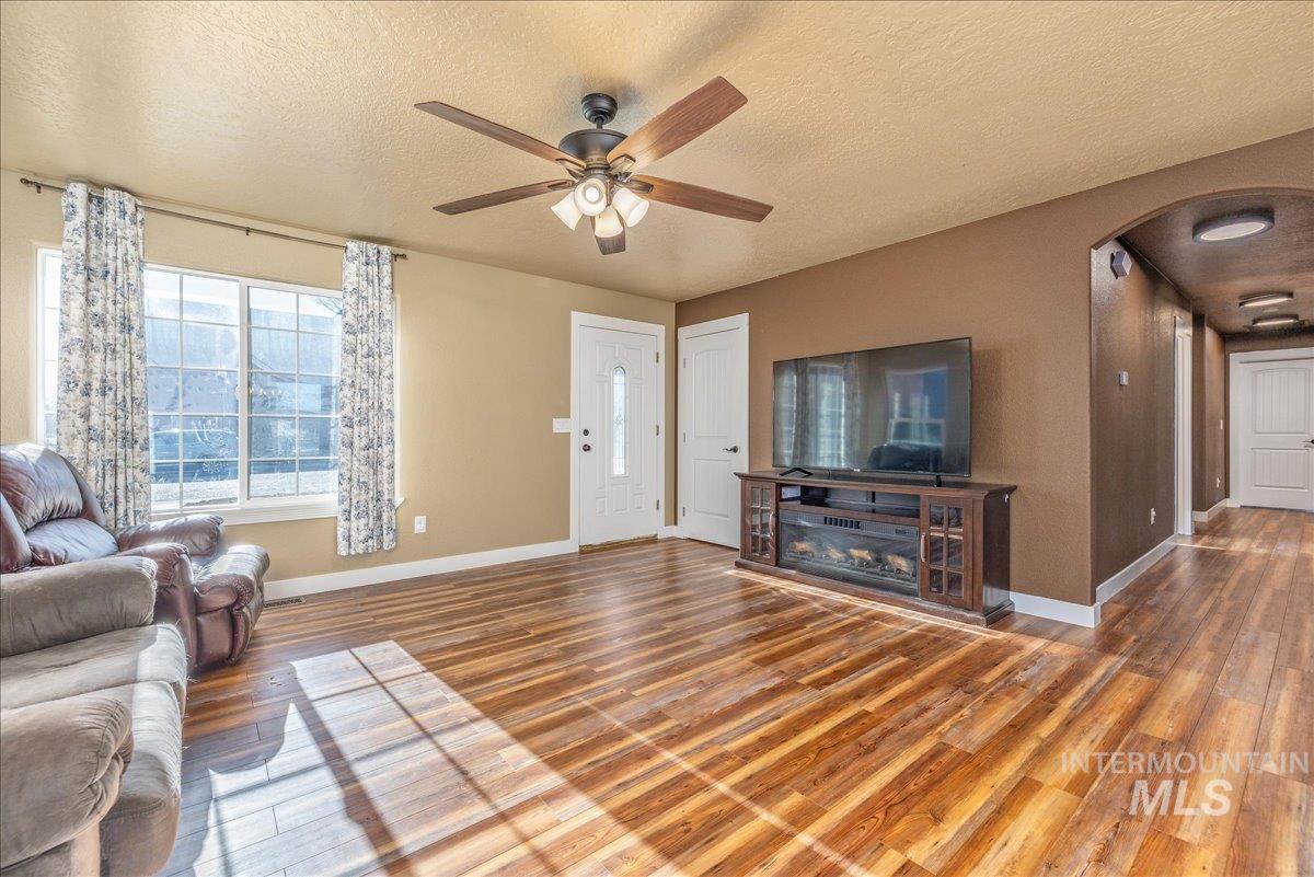 1140 Rosenlof Avenue Property Photo 3