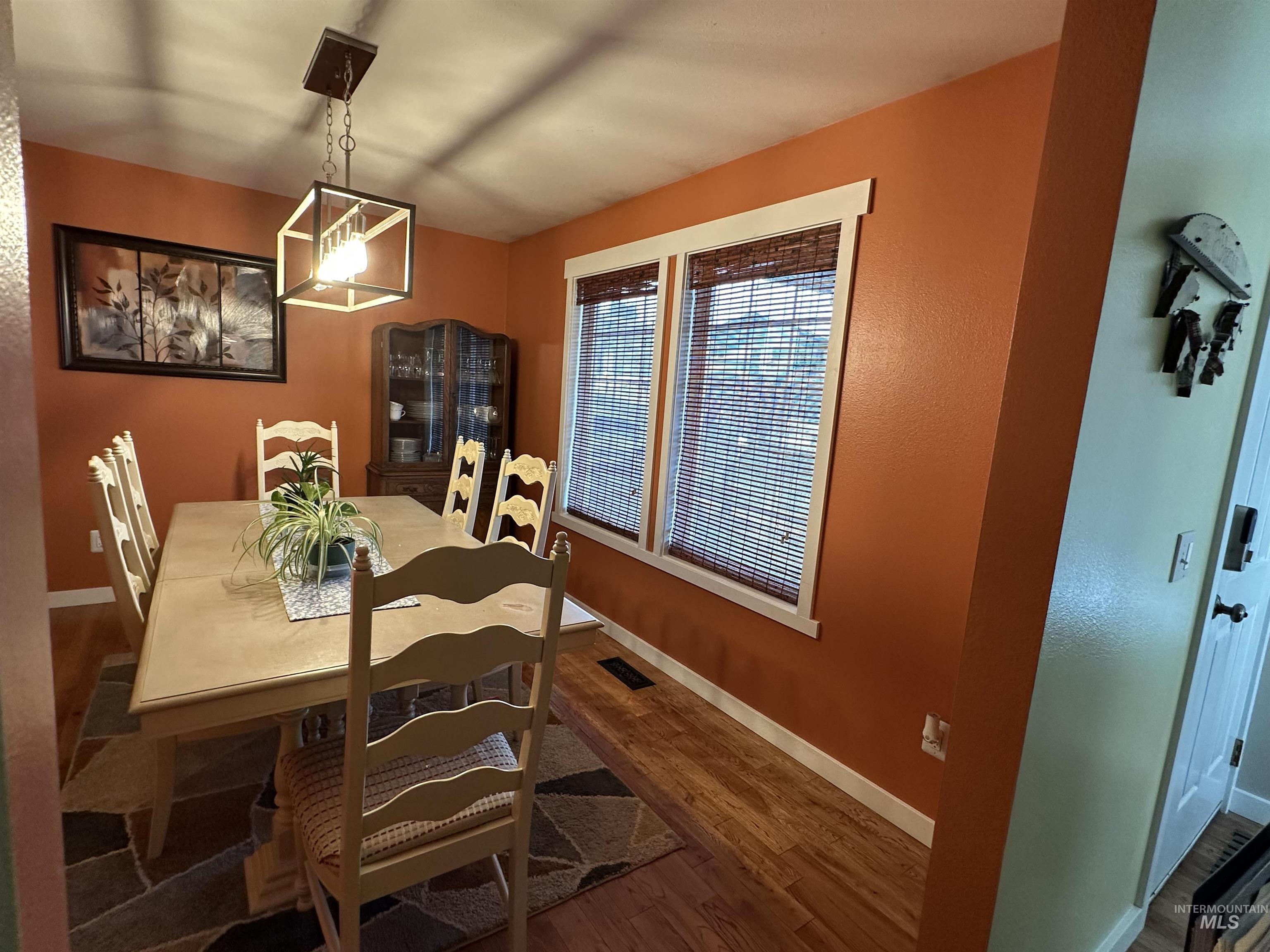 2901 Knollcrest Drive Property Photo 4