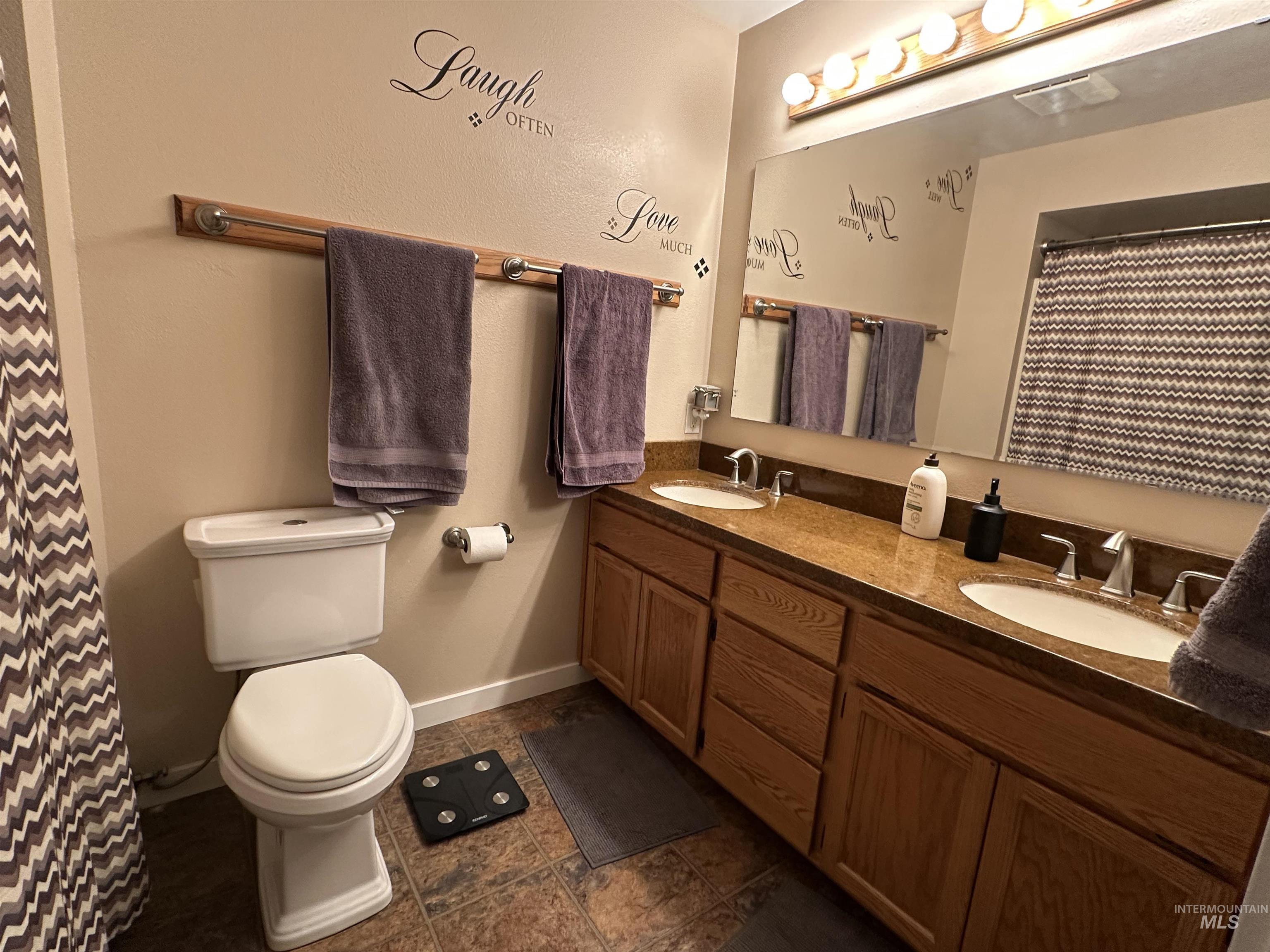 2901 Knollcrest Drive Property Photo 7