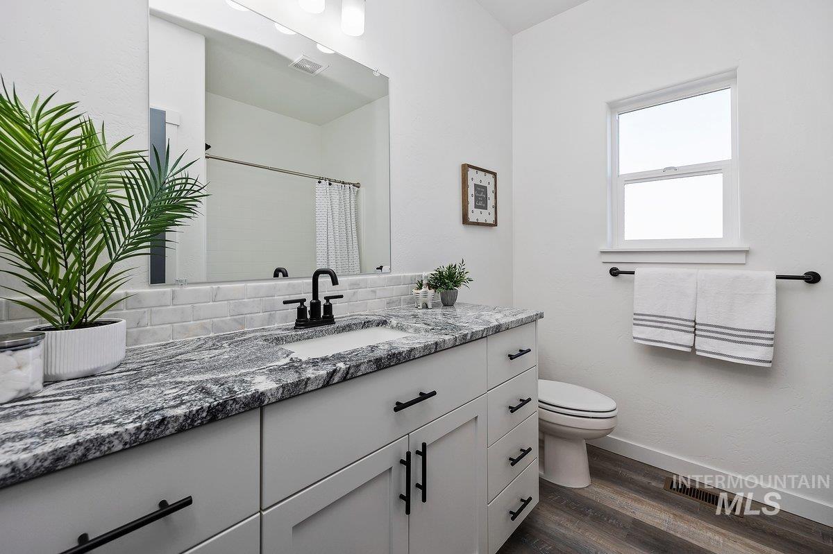 1409 N Alder Street Property Photo 28