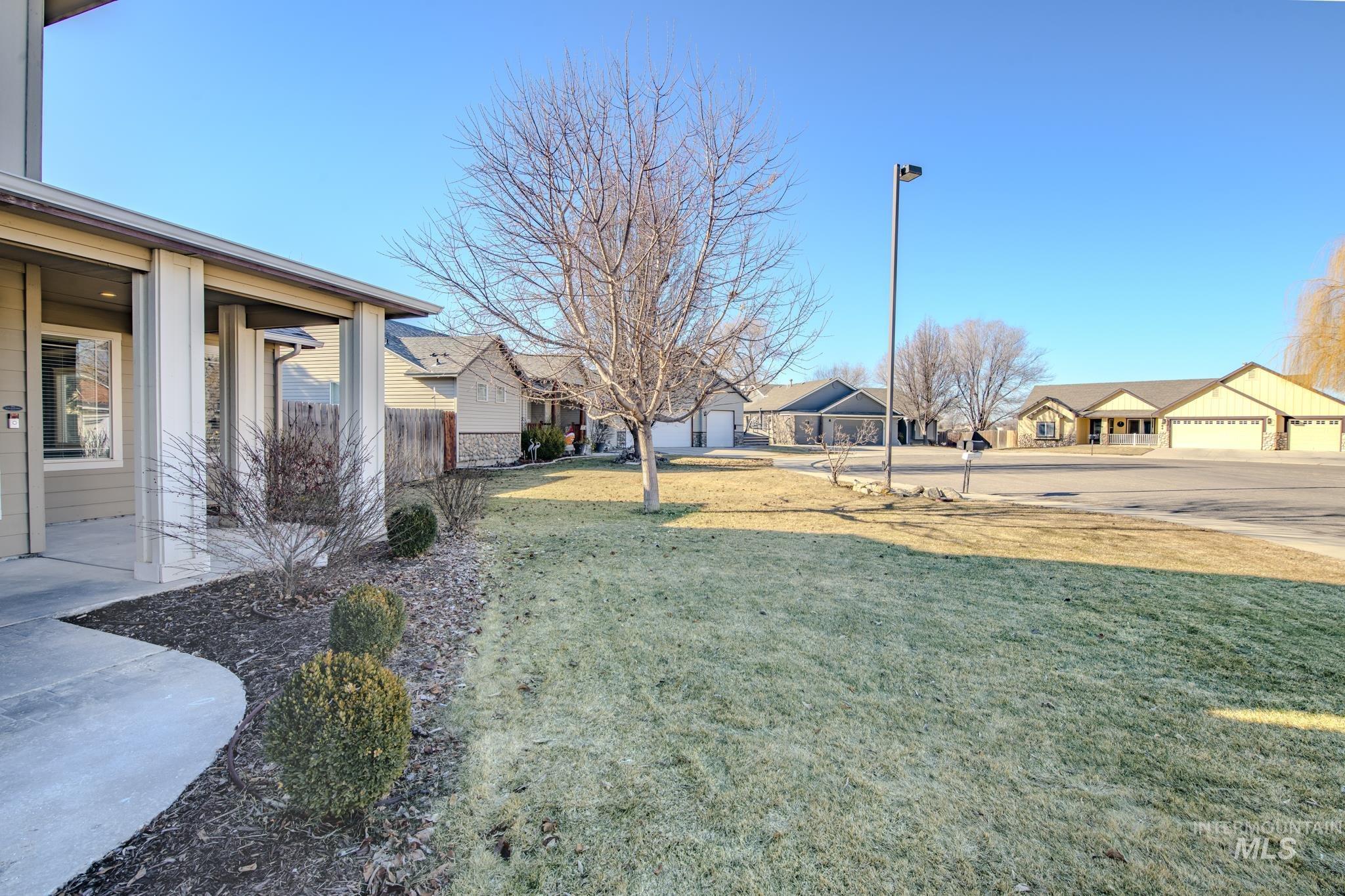 515 E Wild Primrose Court Property Photo 7
