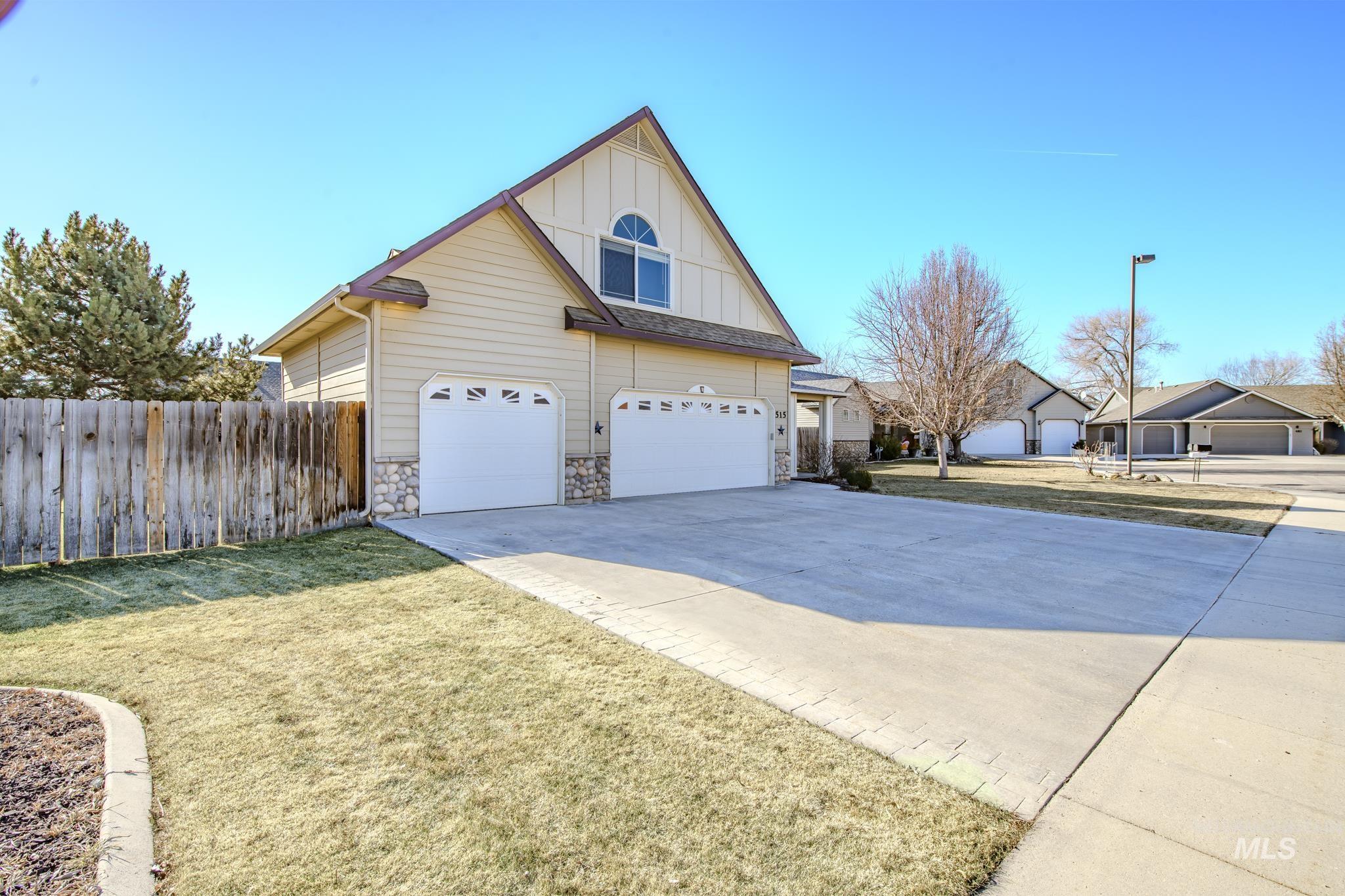 515 E Wild Primrose Court Property Photo 8