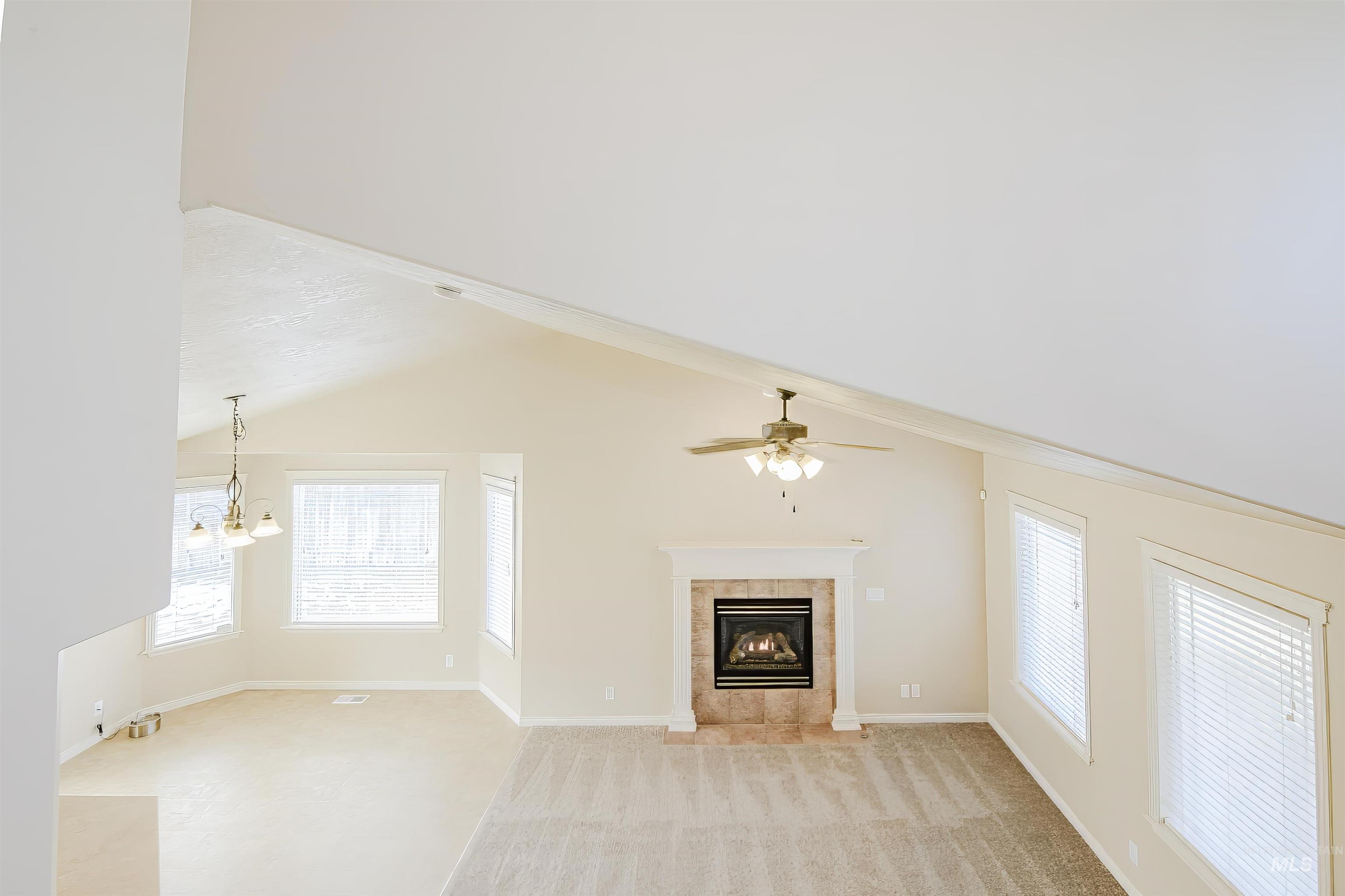 515 E Wild Primrose Court Property Photo 12