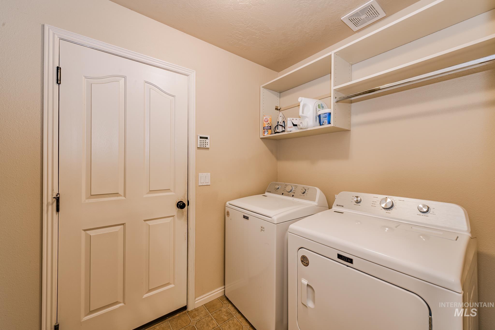 515 E Wild Primrose Court Property Photo 33