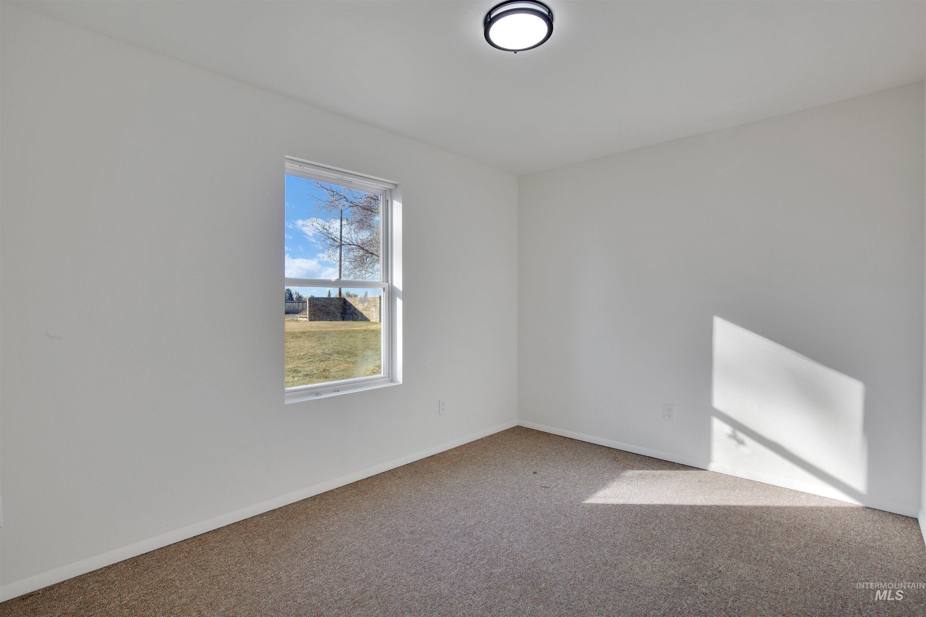 2420 Elizabeth Blvd Property Photo 16