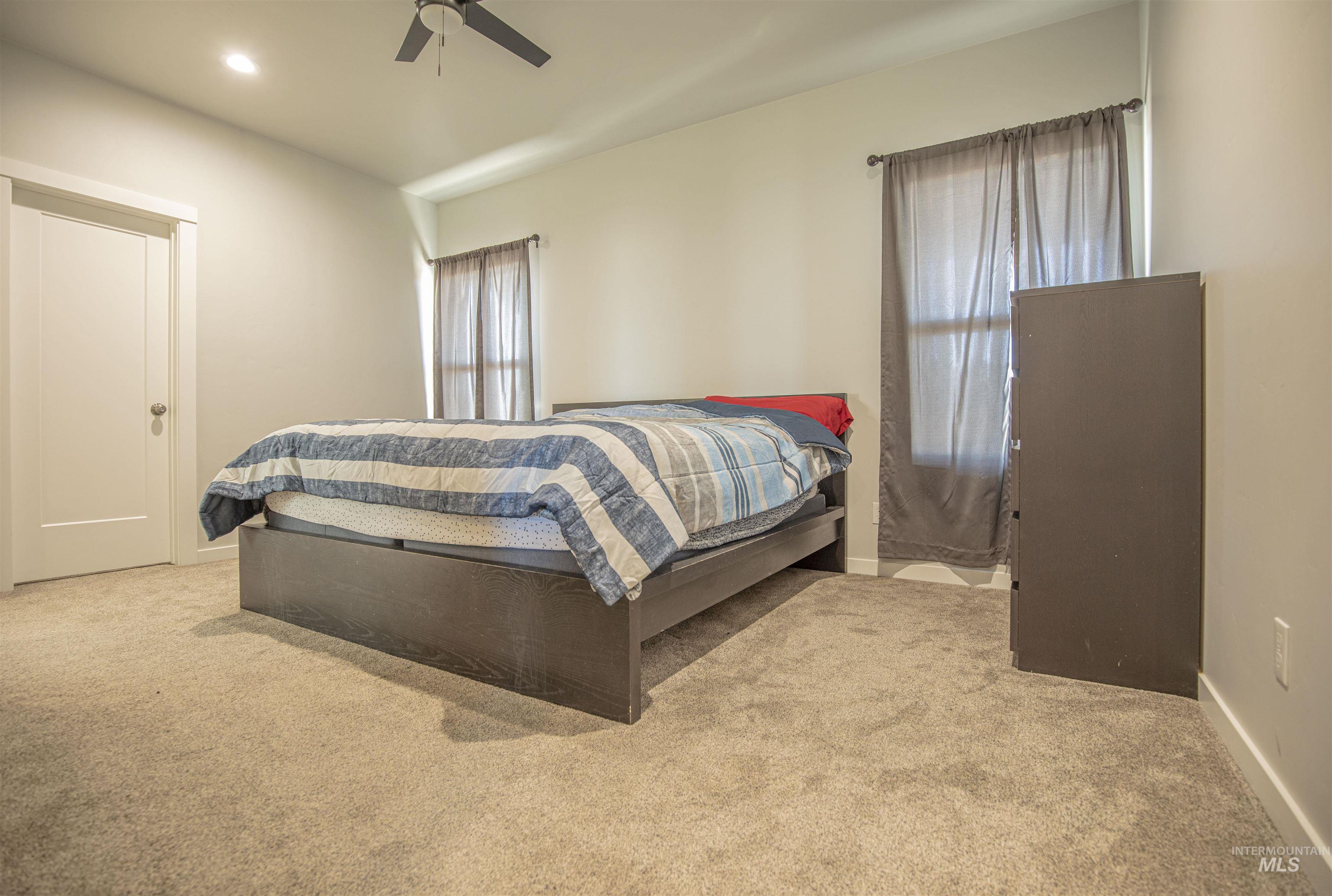 665 Tower Ln Property Photo 10