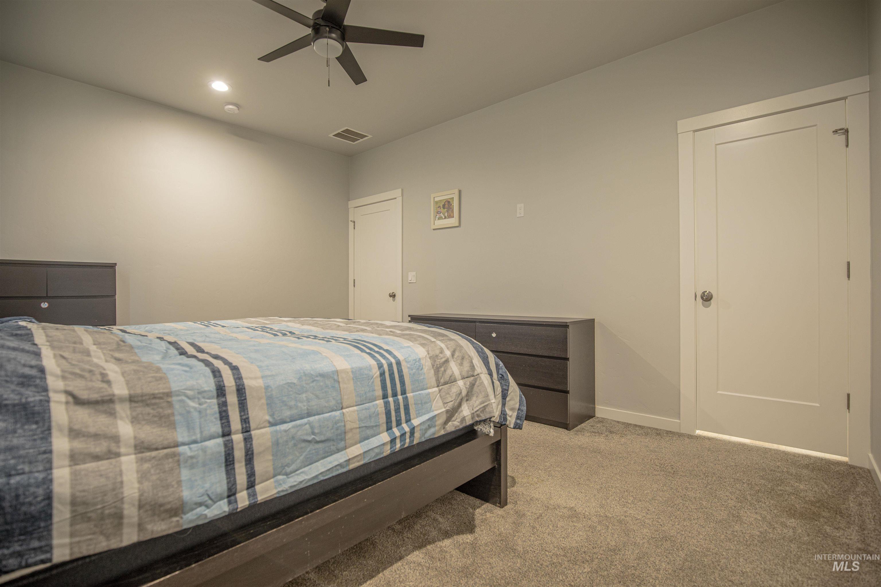 665 Tower Ln Property Photo 11