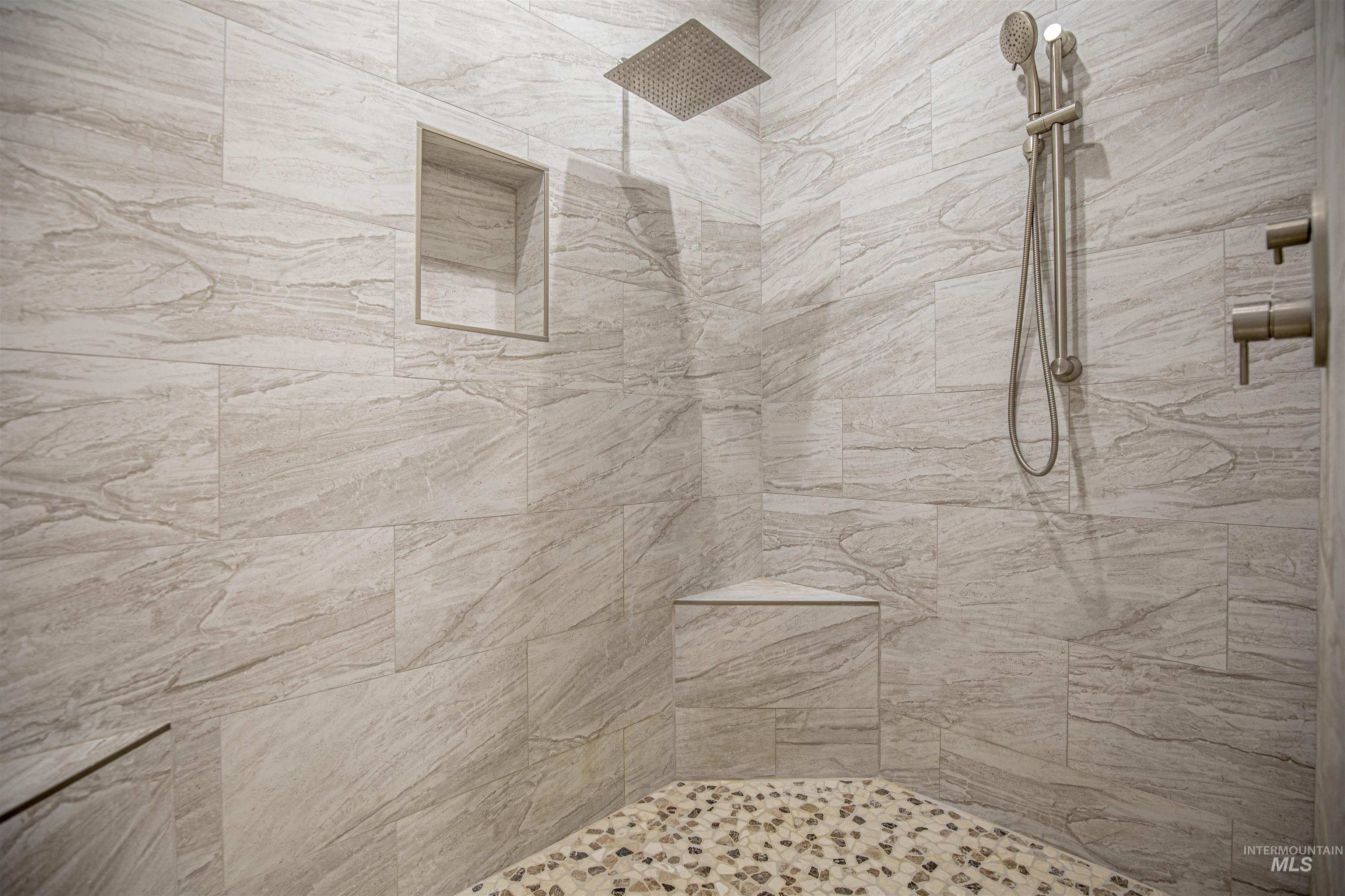 665 Tower Ln Property Photo 13