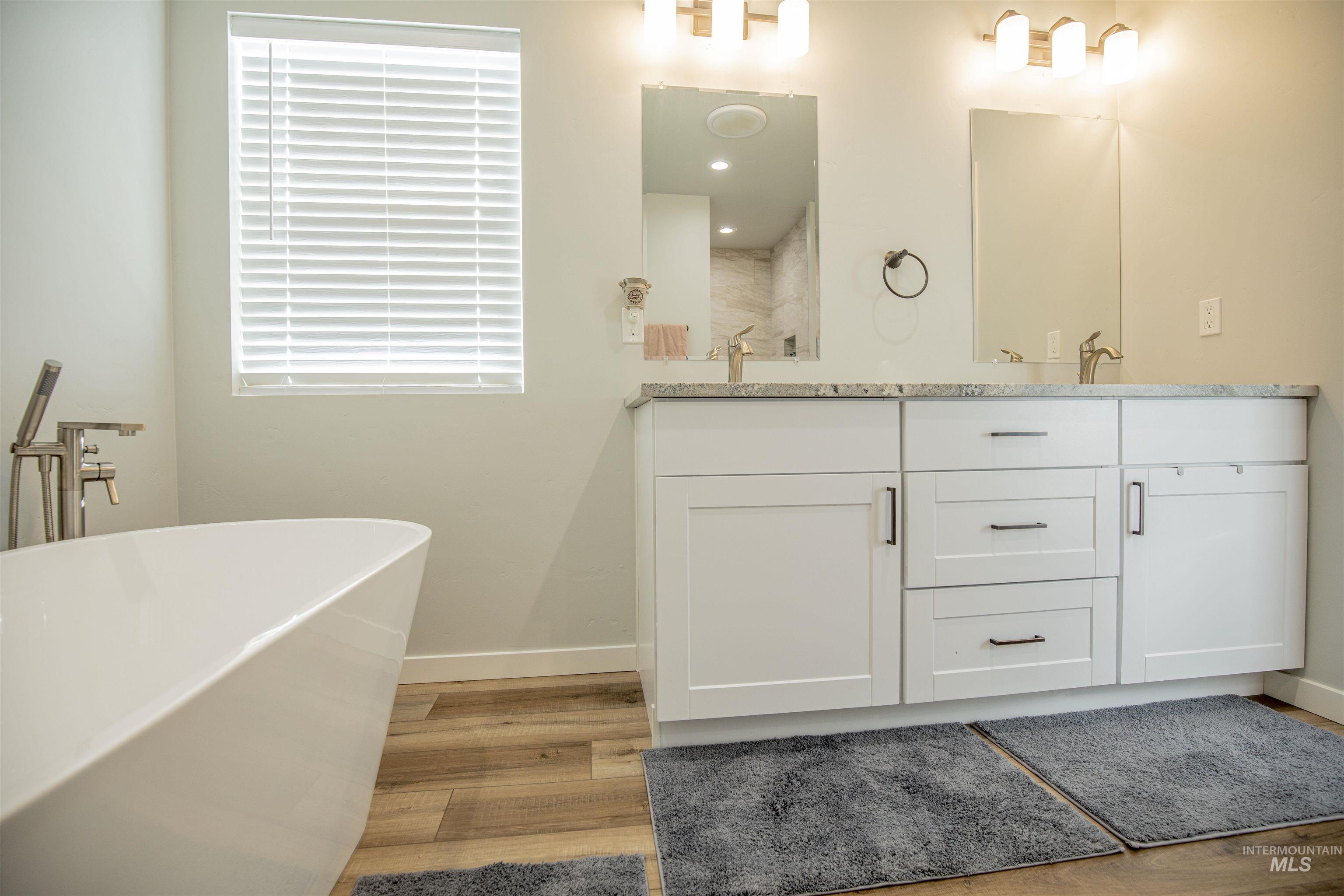 665 Tower Ln Property Photo 14