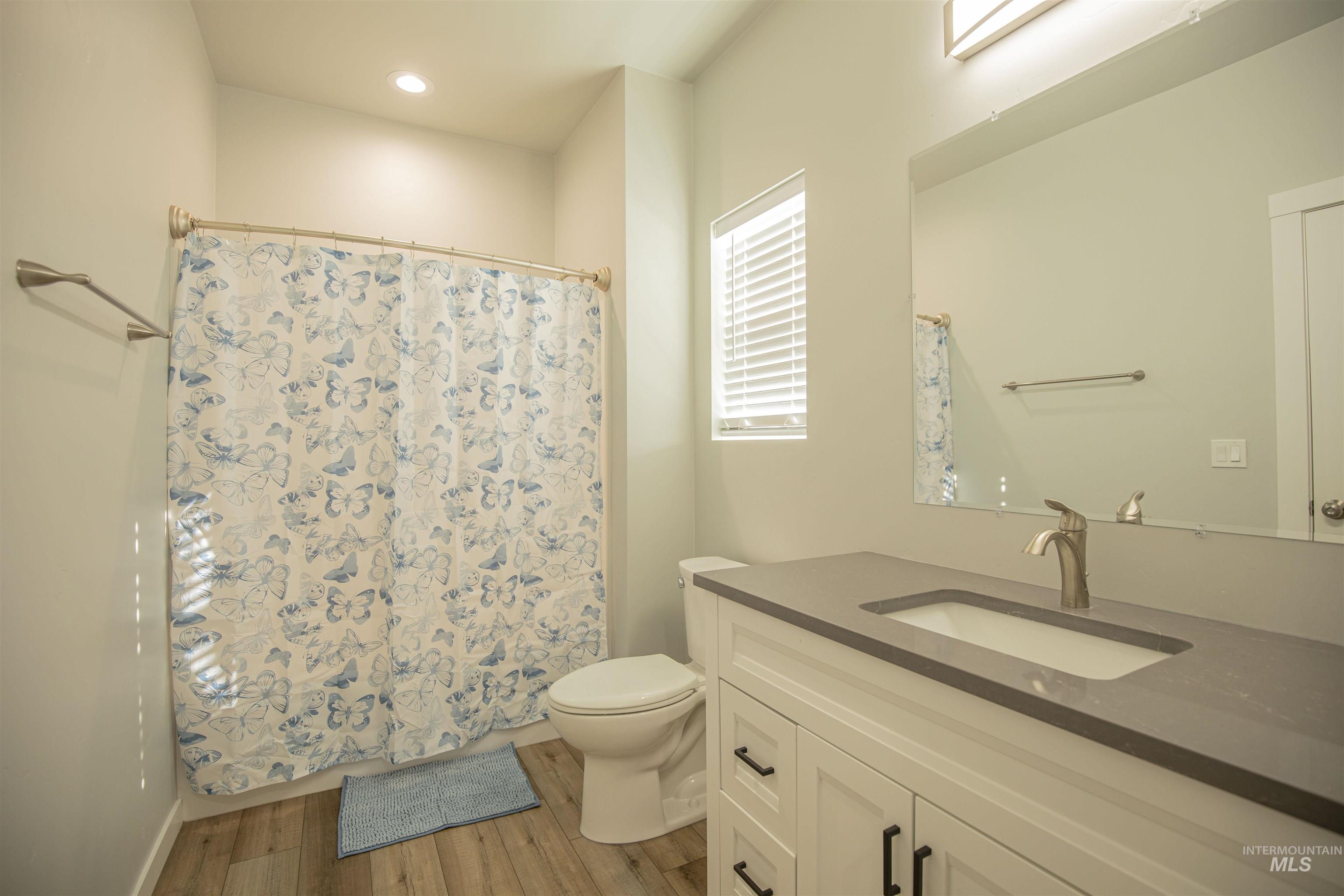 665 Tower Ln Property Photo 18