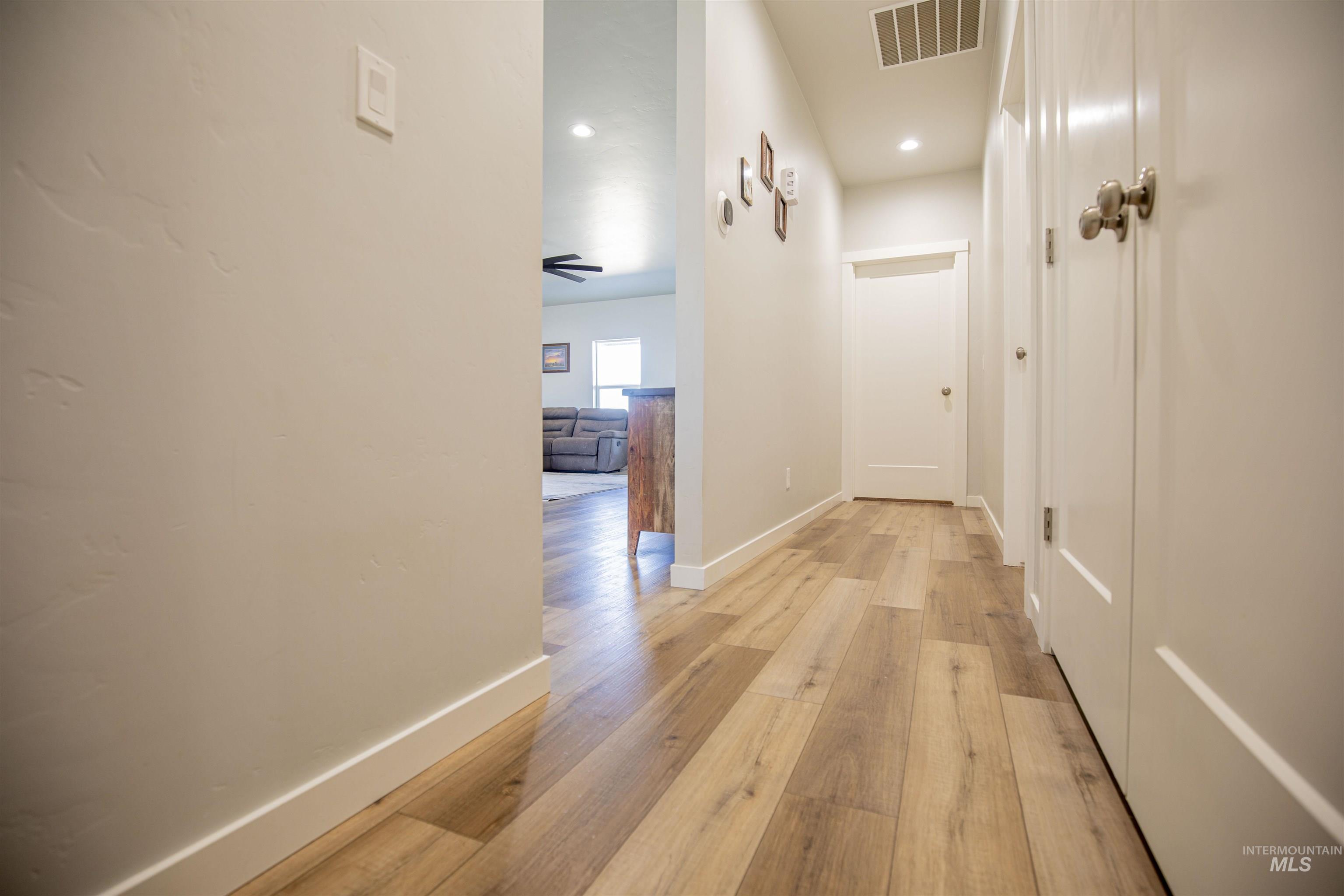 665 Tower Ln Property Photo 21