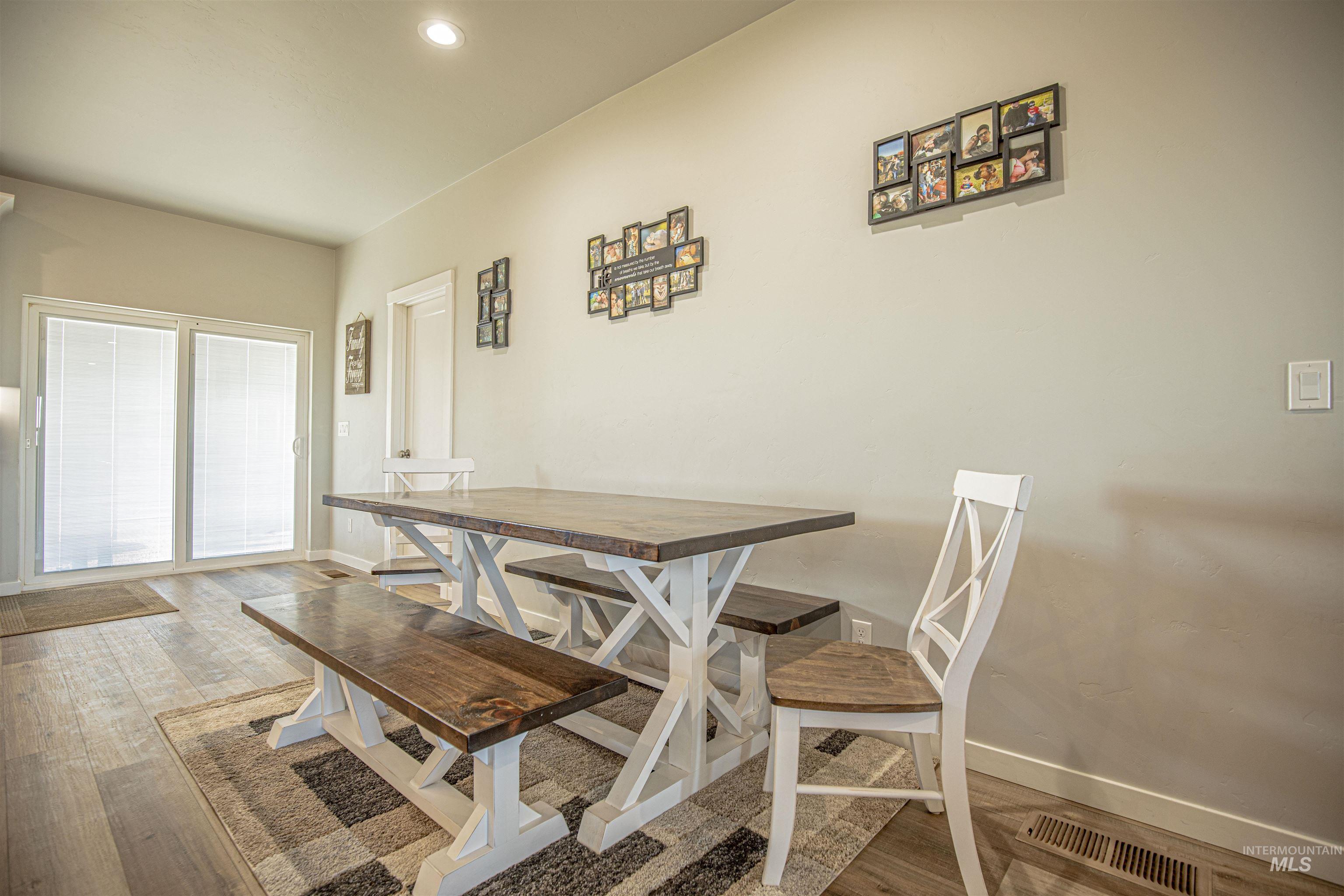 665 Tower Ln Property Photo 23