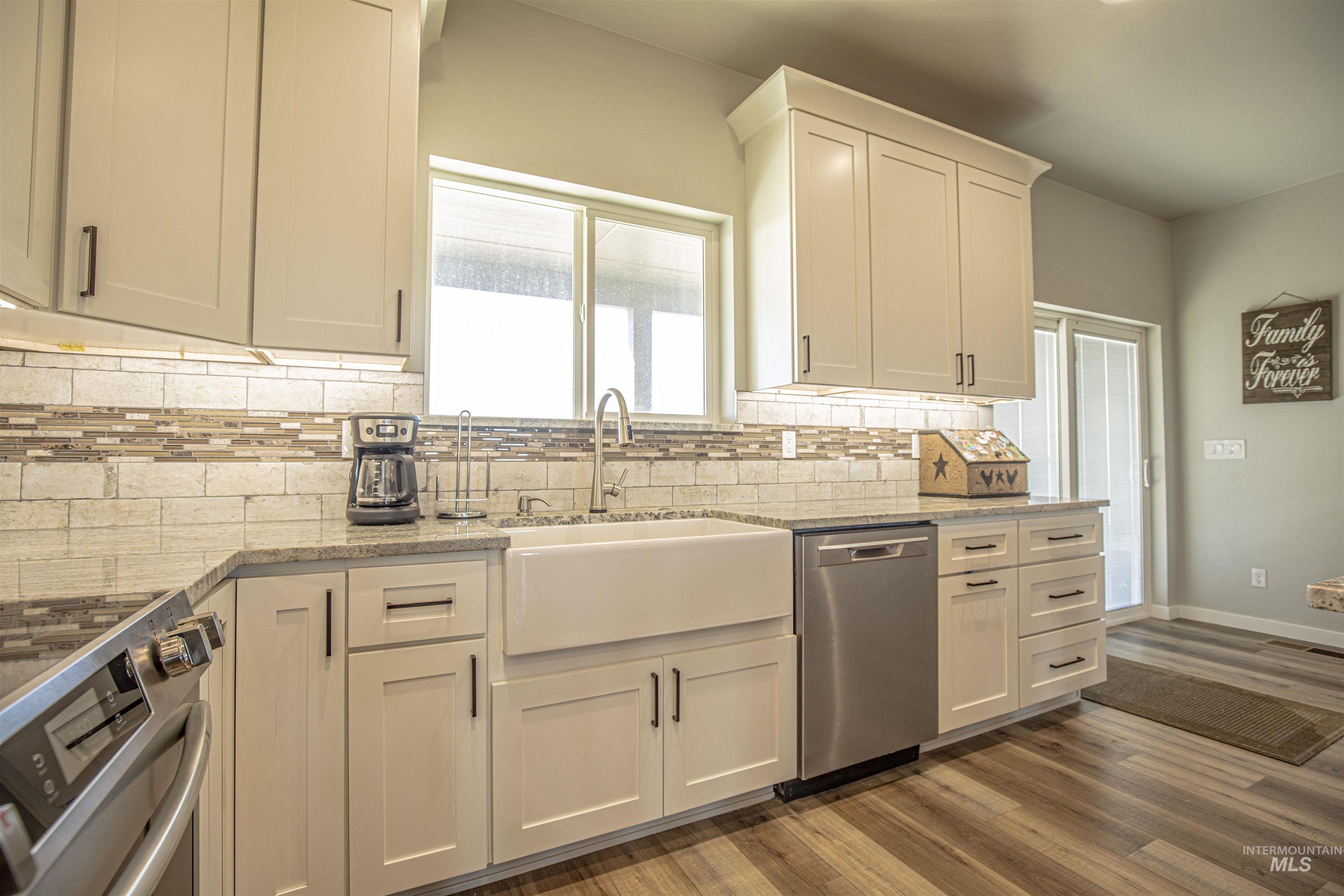 665 Tower Ln Property Photo 25