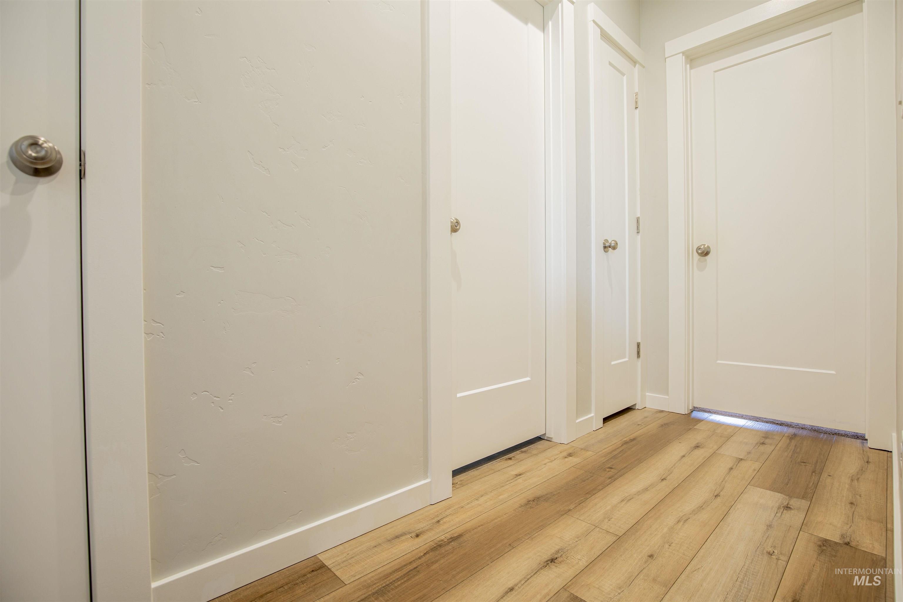 665 Tower Ln Property Photo 28