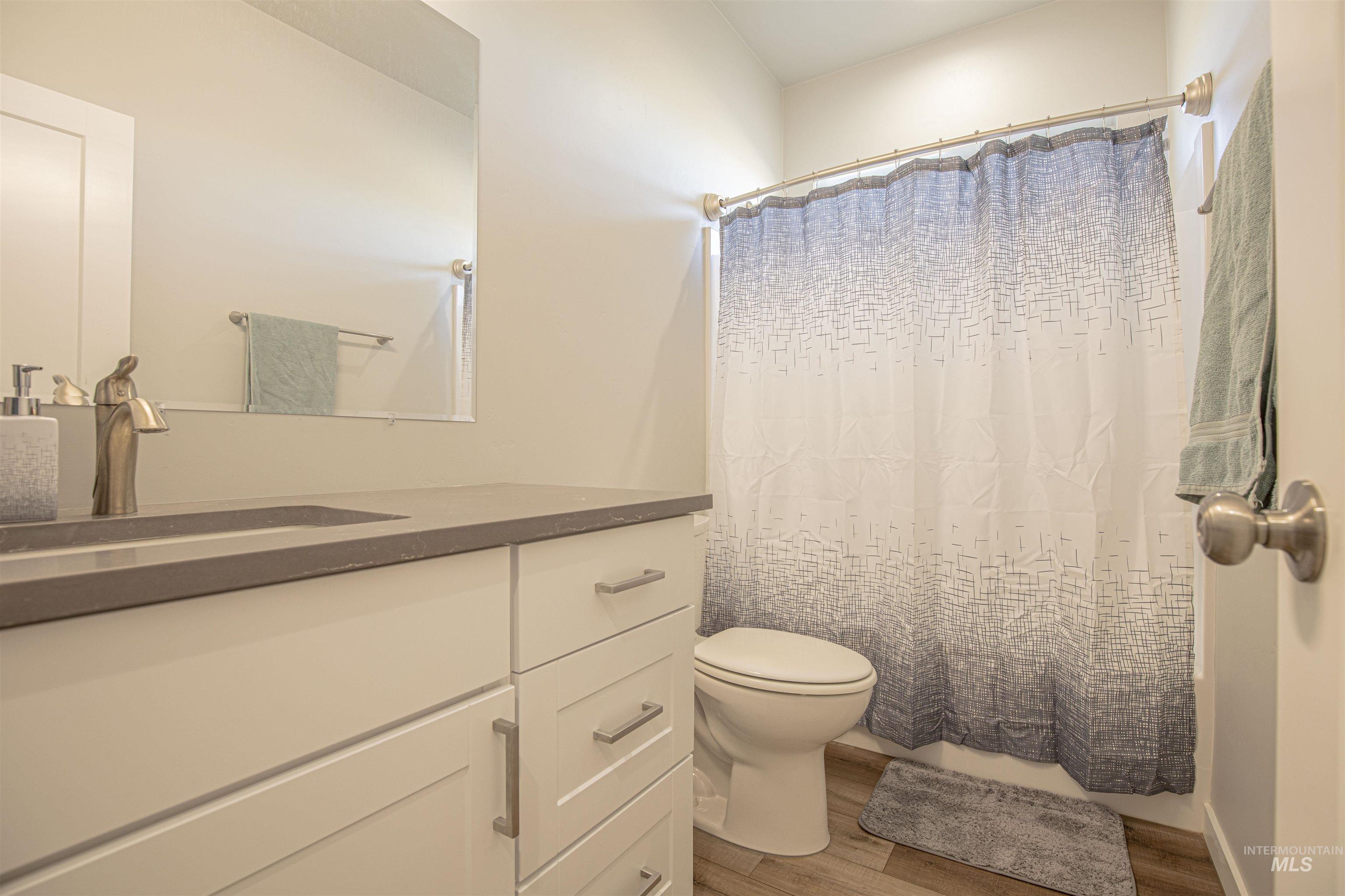 665 Tower Ln Property Photo 32