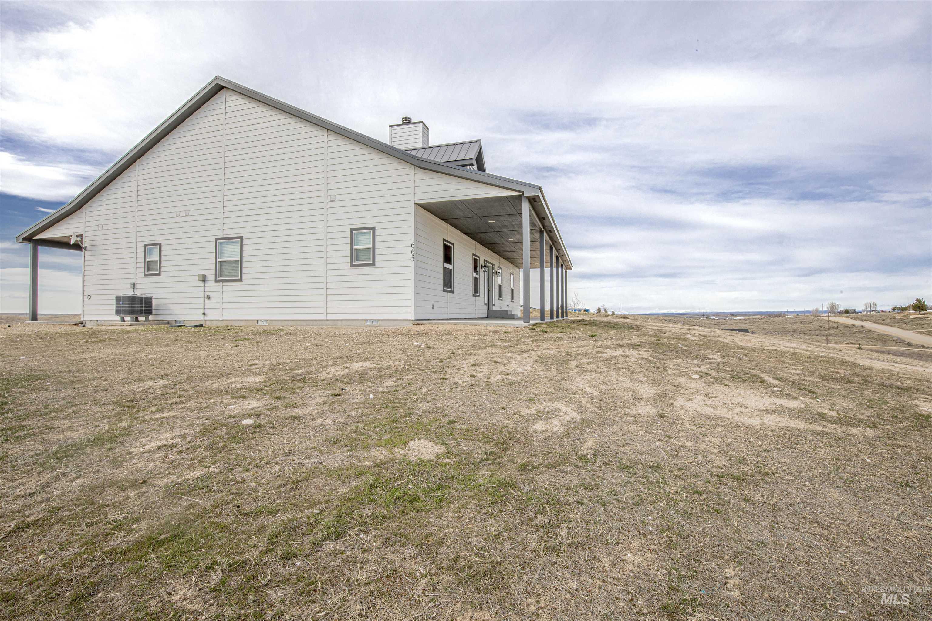 665 Tower Ln Property Photo 35