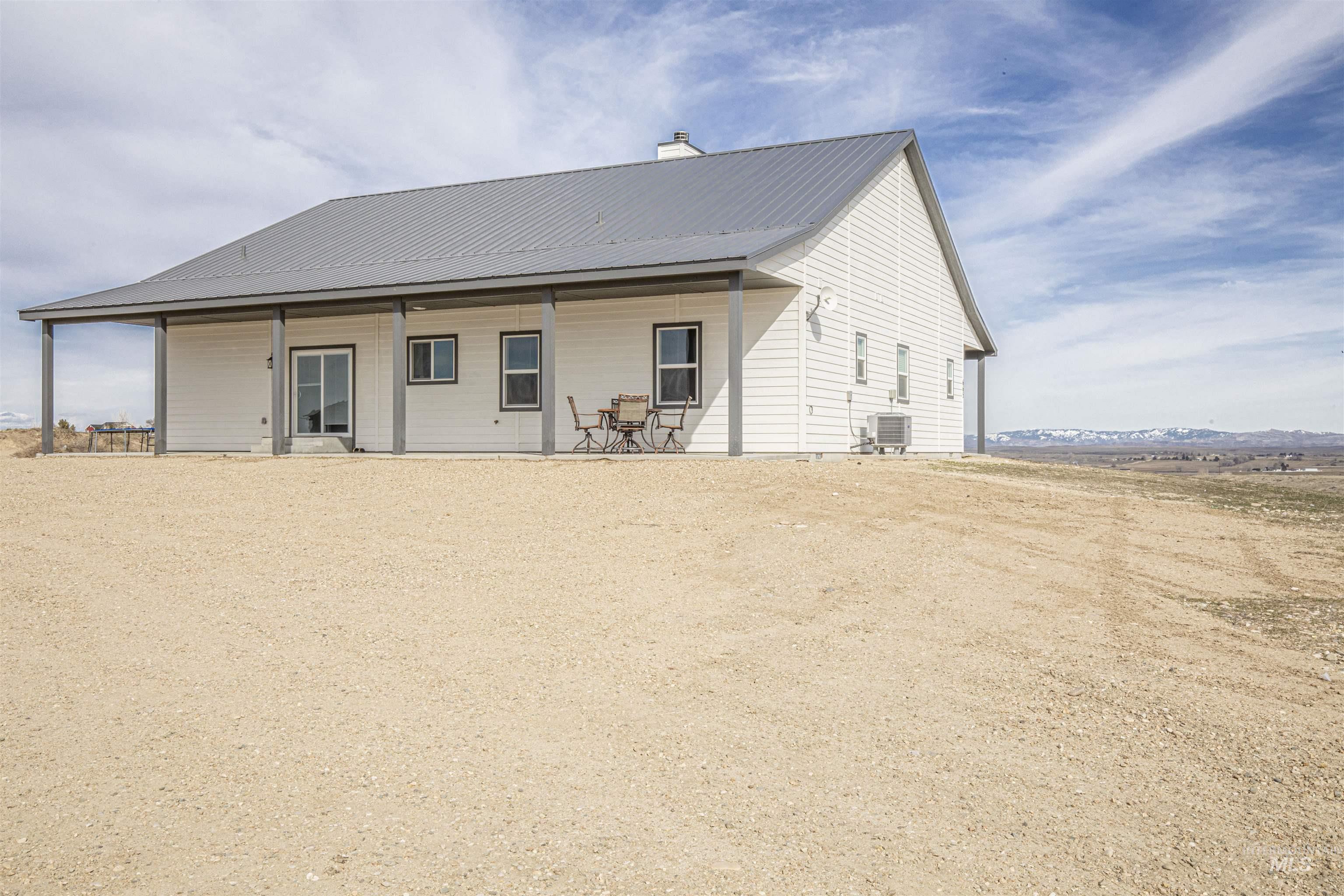 665 Tower Ln Property Photo 37