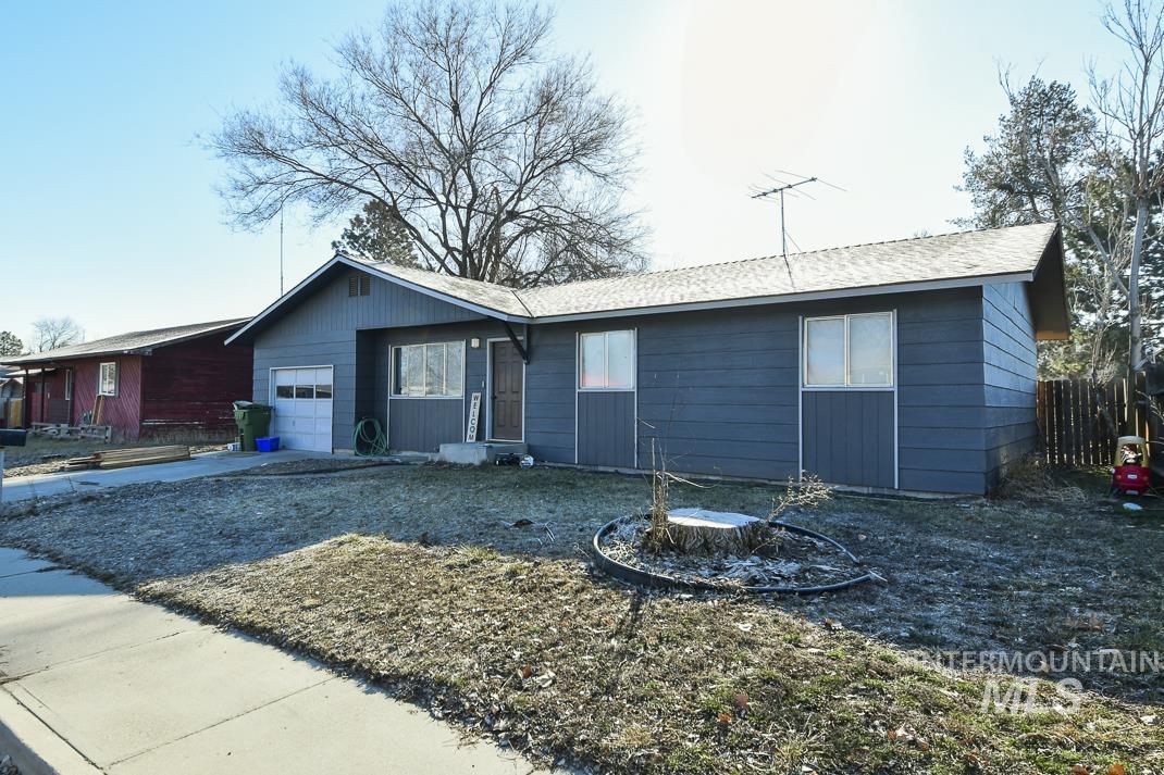 1288 College Green Dr Property Photo 2