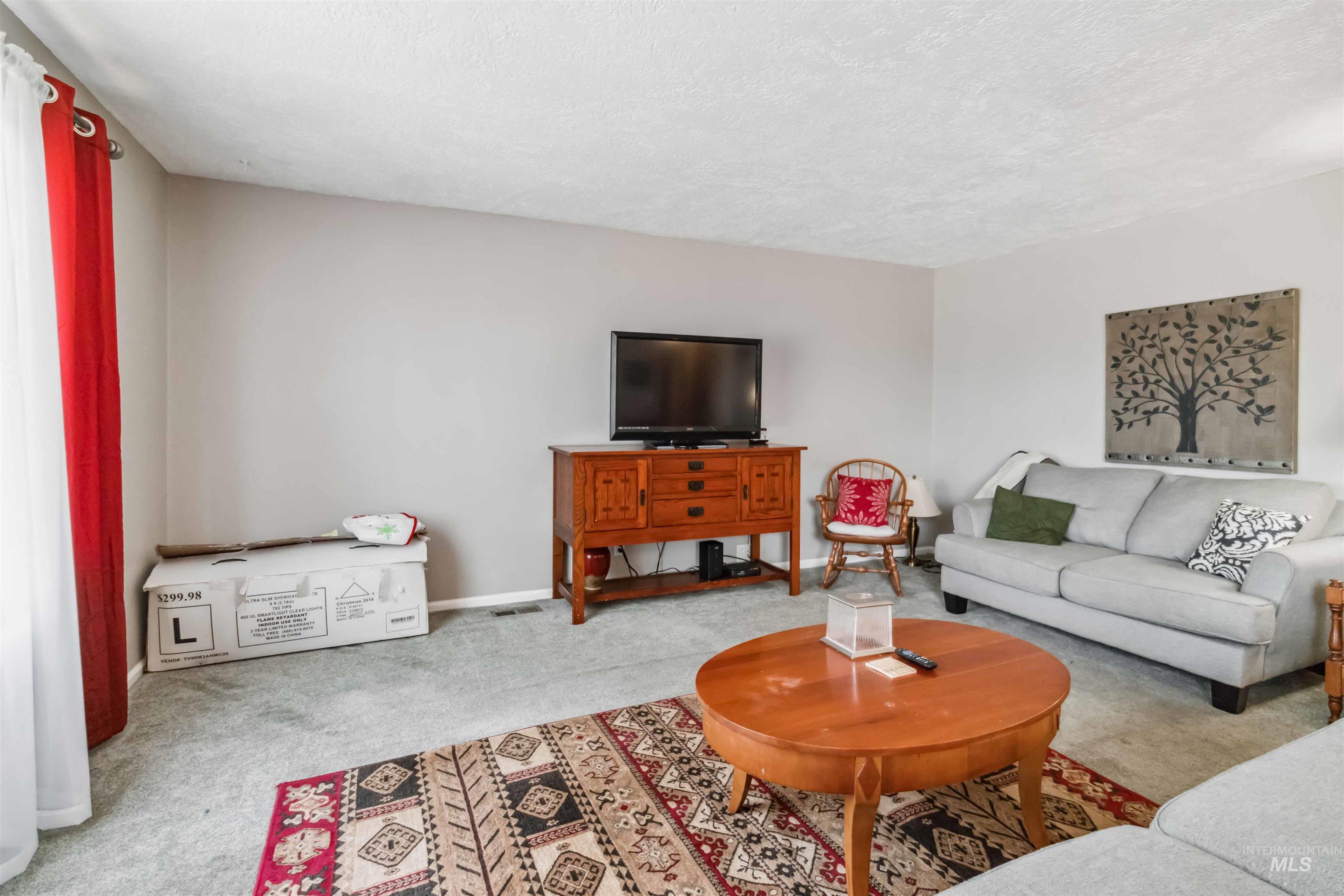 4630 N Maple Grove Property Photo 10
