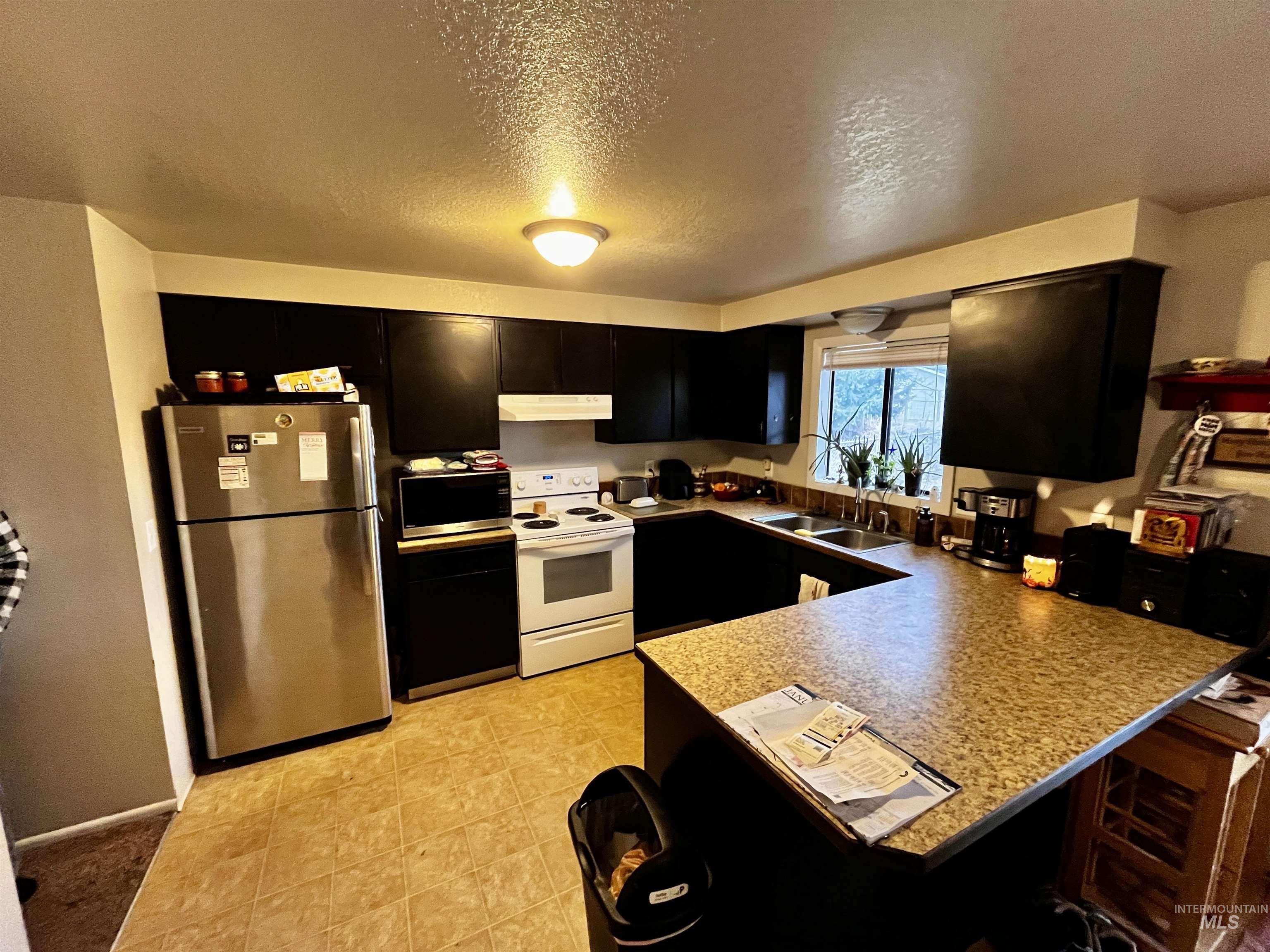 5607-5609 W Ellens Ferry Dr Property Photo 2