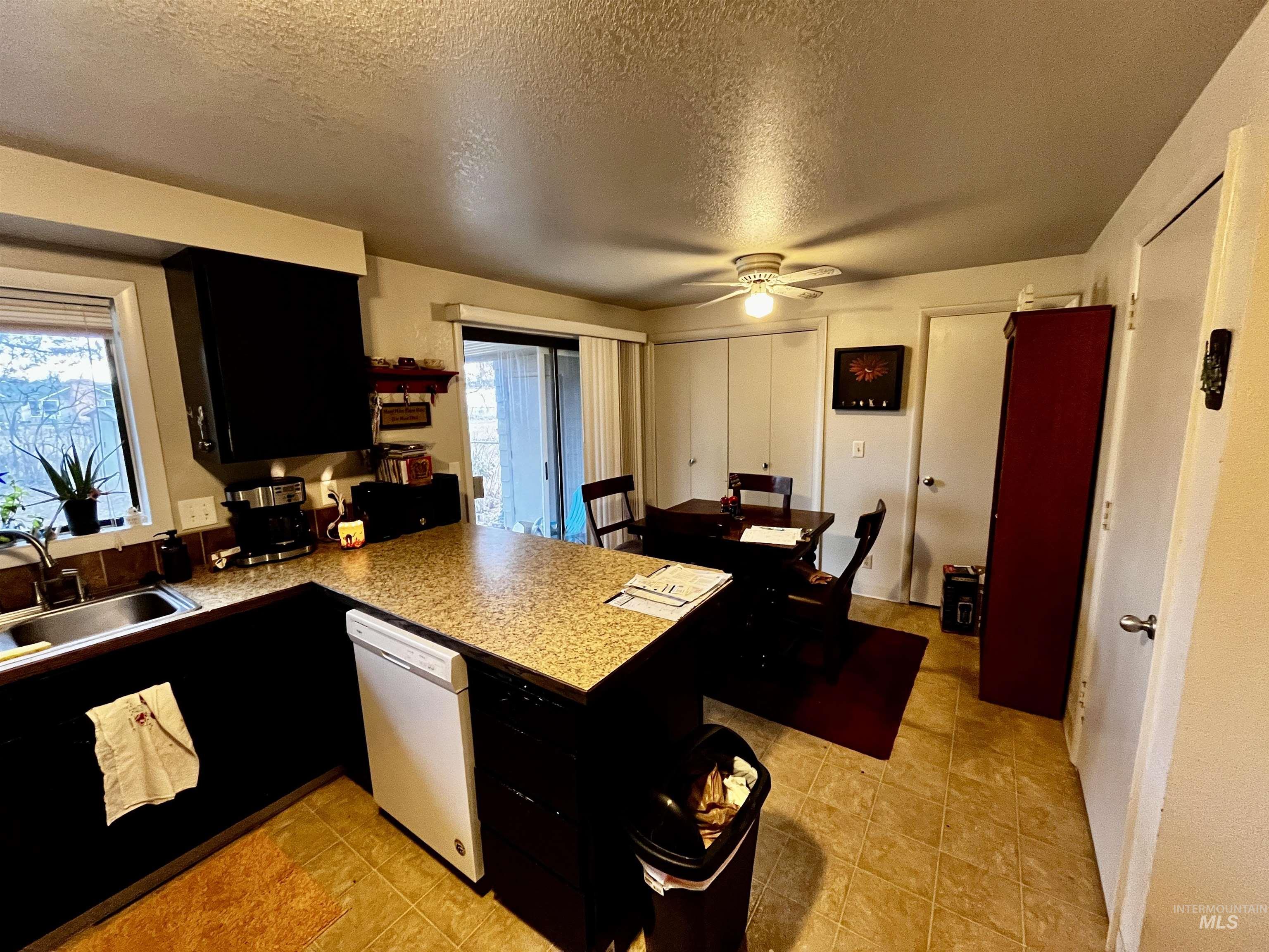 5607-5609 W Ellens Ferry Dr Property Photo 3