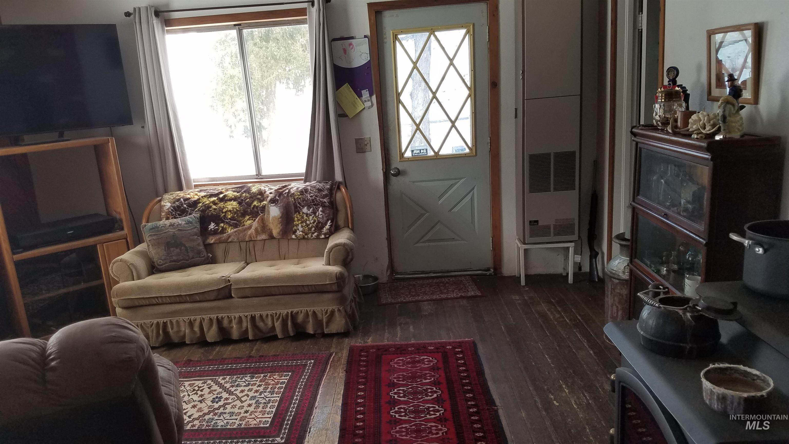 698 Leitch Creek Rd Property Photo 6