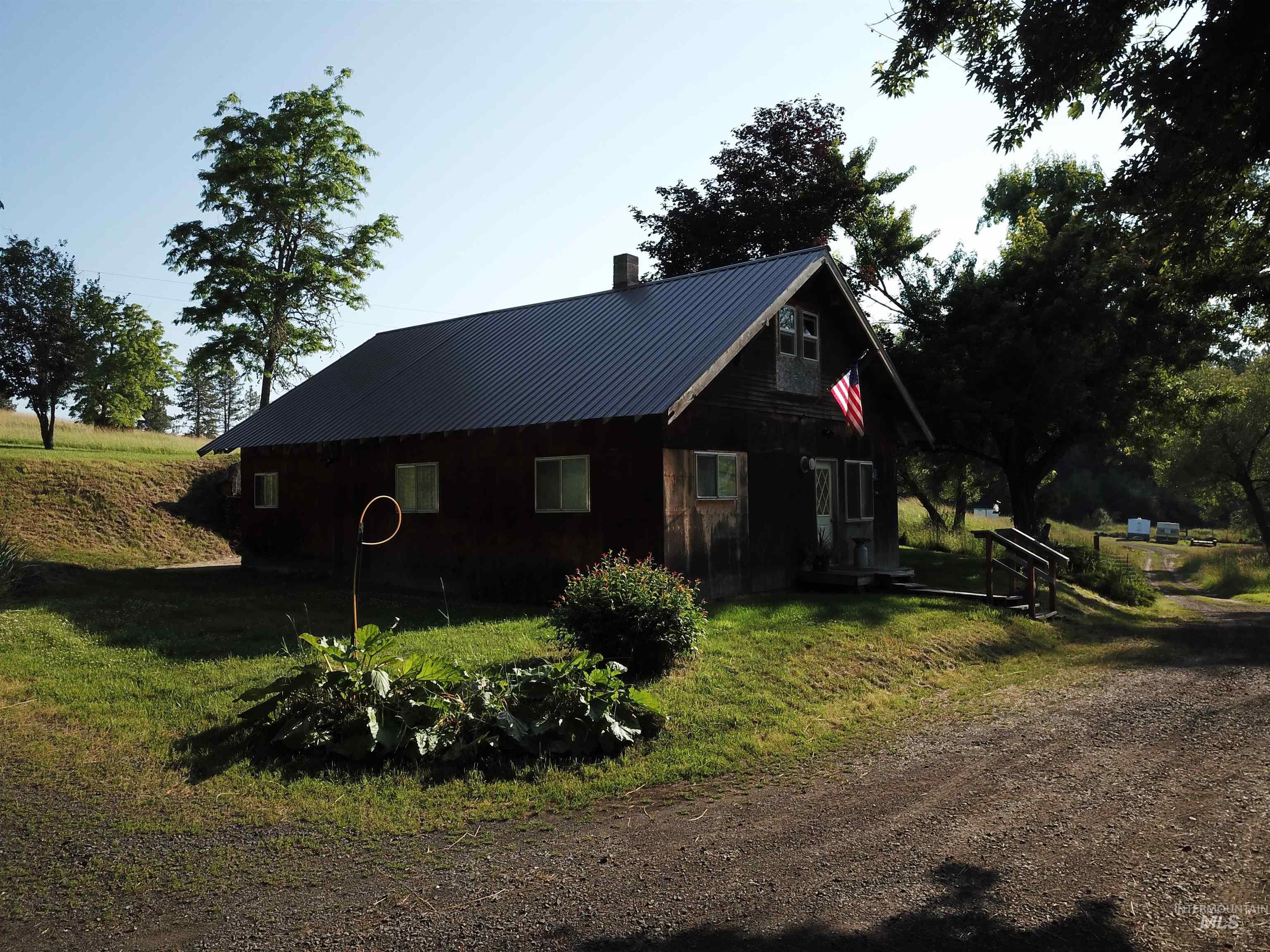698 Leitch Creek Rd Property Photo 10