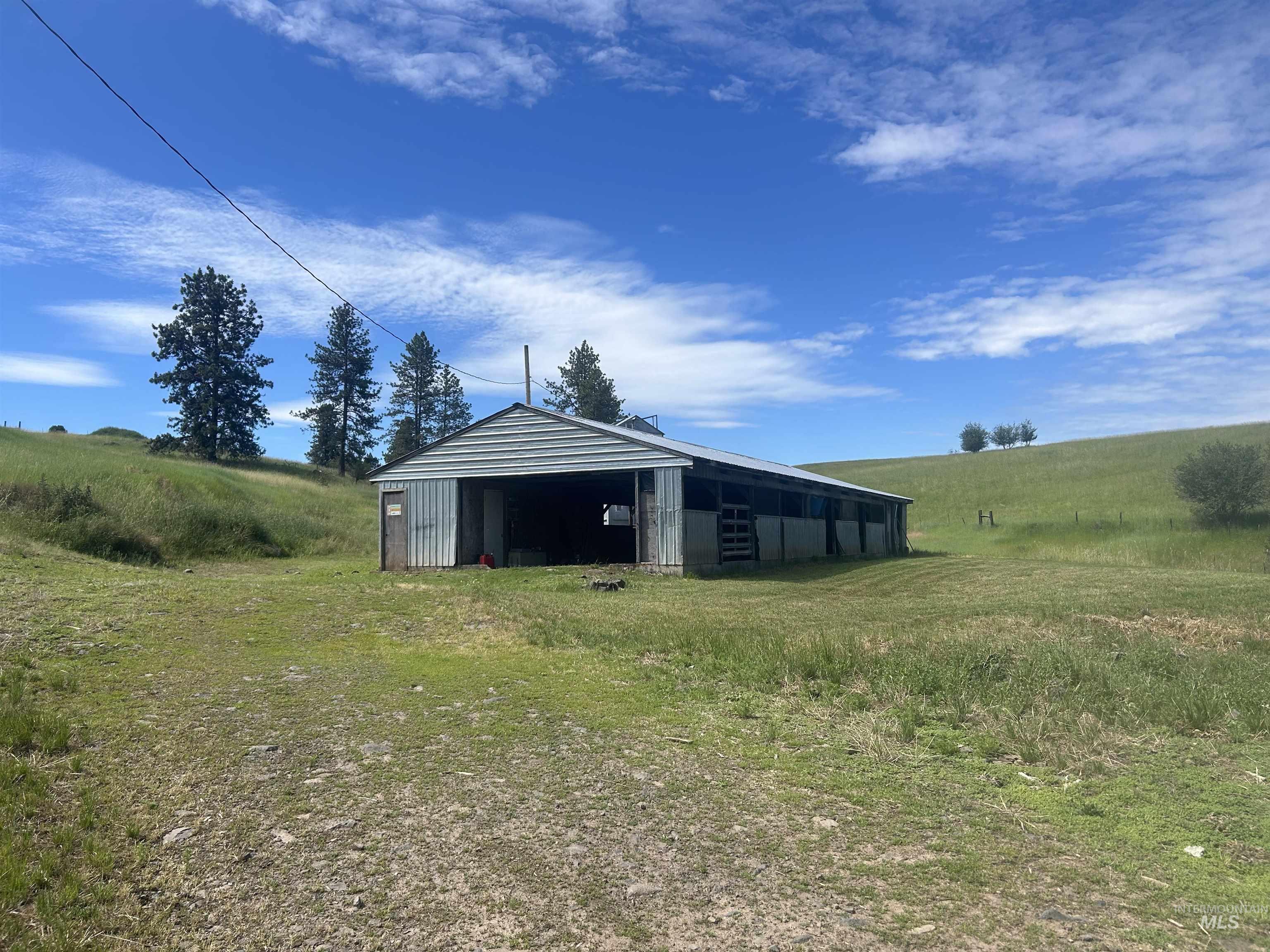 698 Leitch Creek Rd Property Photo 17