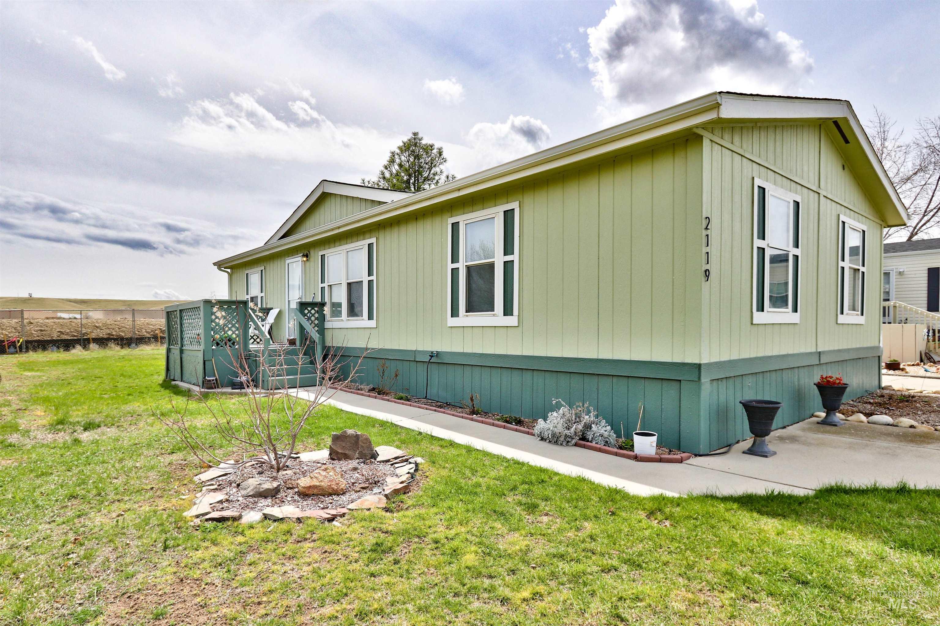 2119 E Blue Sage Property Photo 2