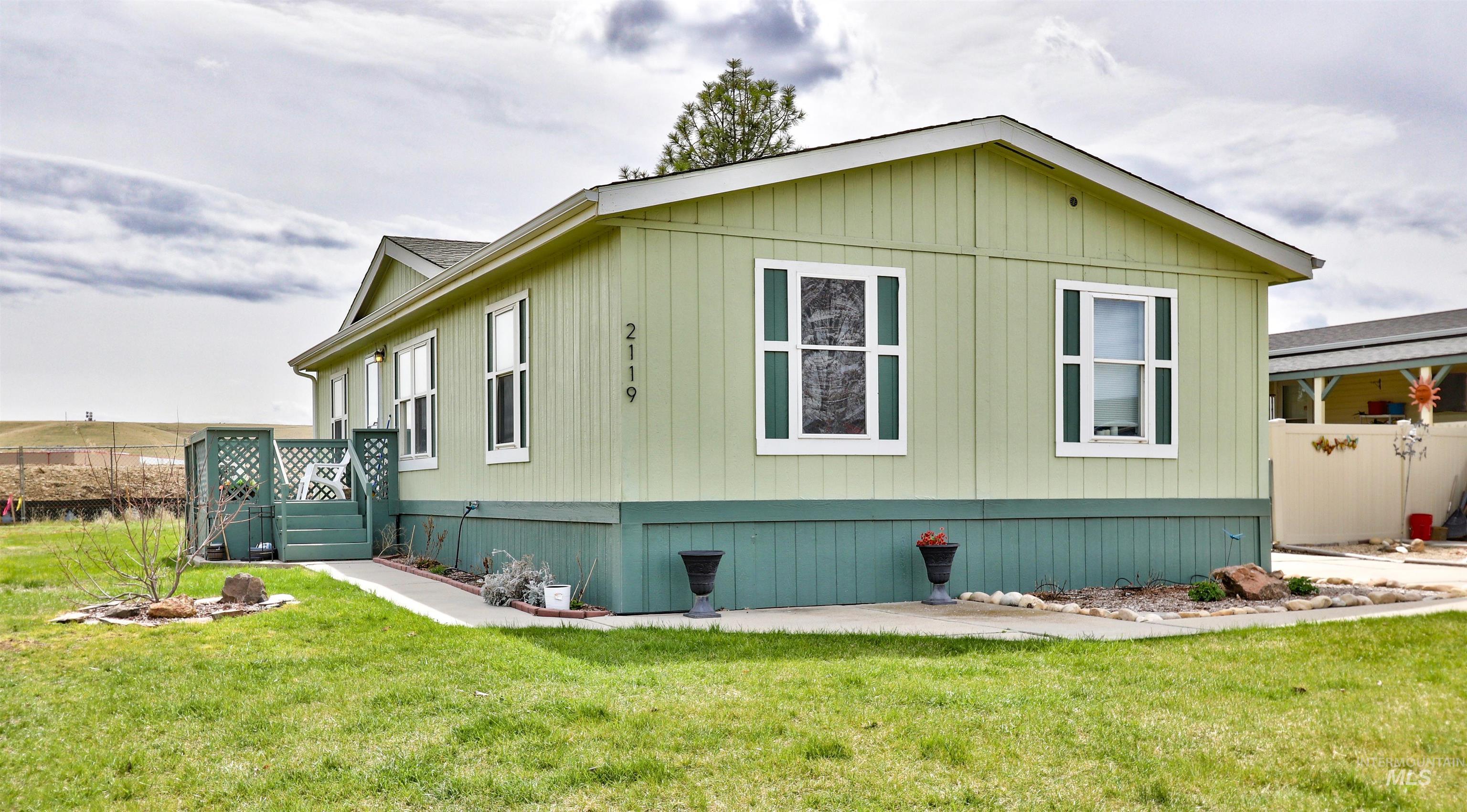 2119 E Blue Sage Property Photo 3