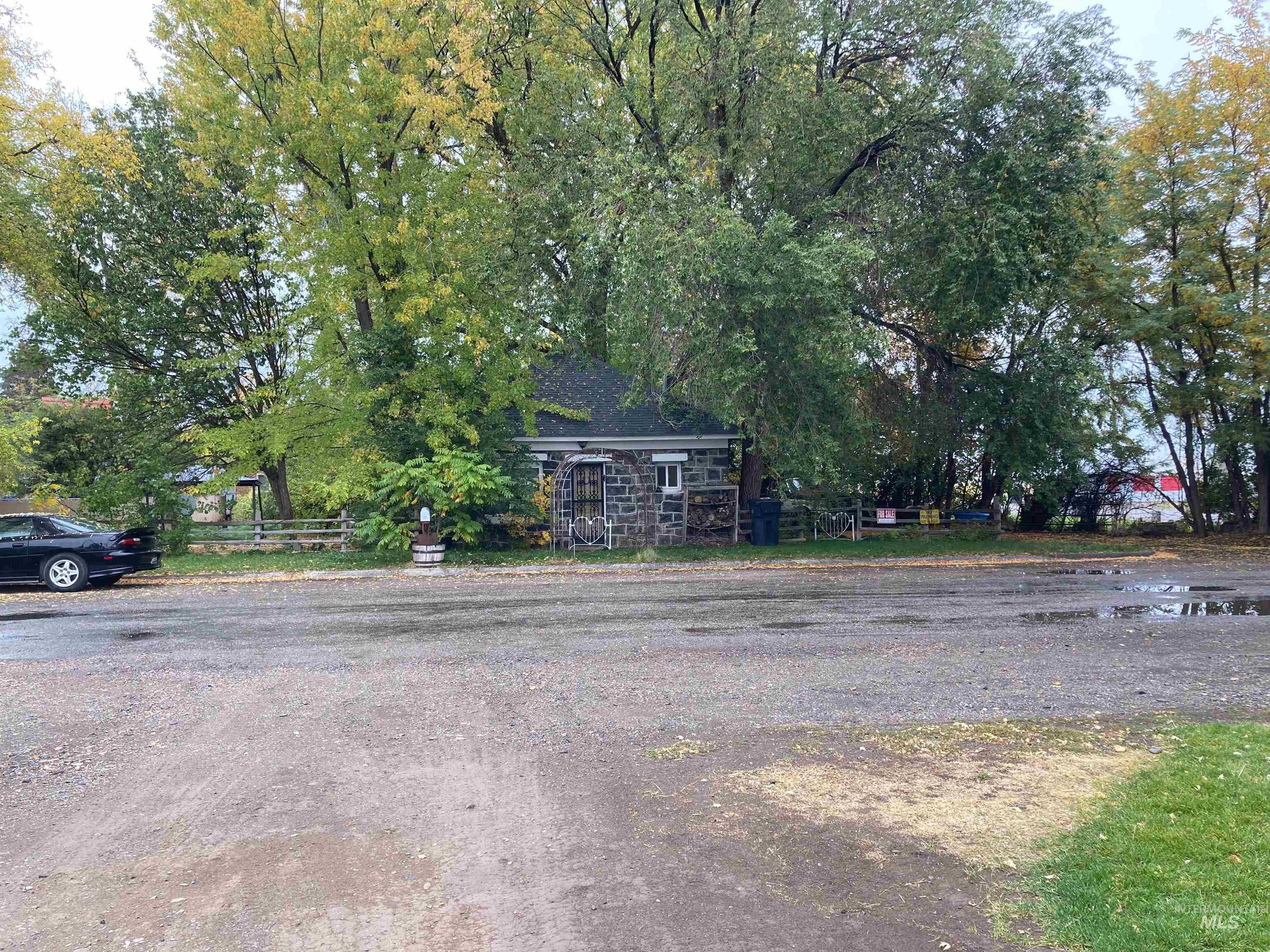 309 E E C St Property Photo 1