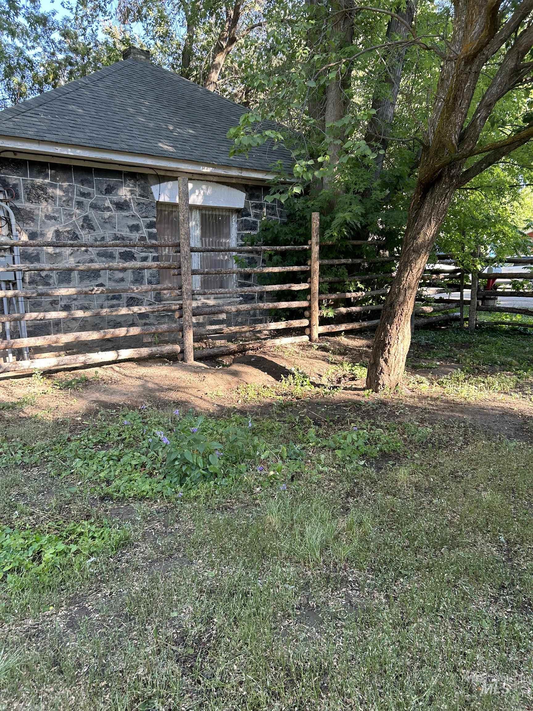 309 E E C St Property Photo 4