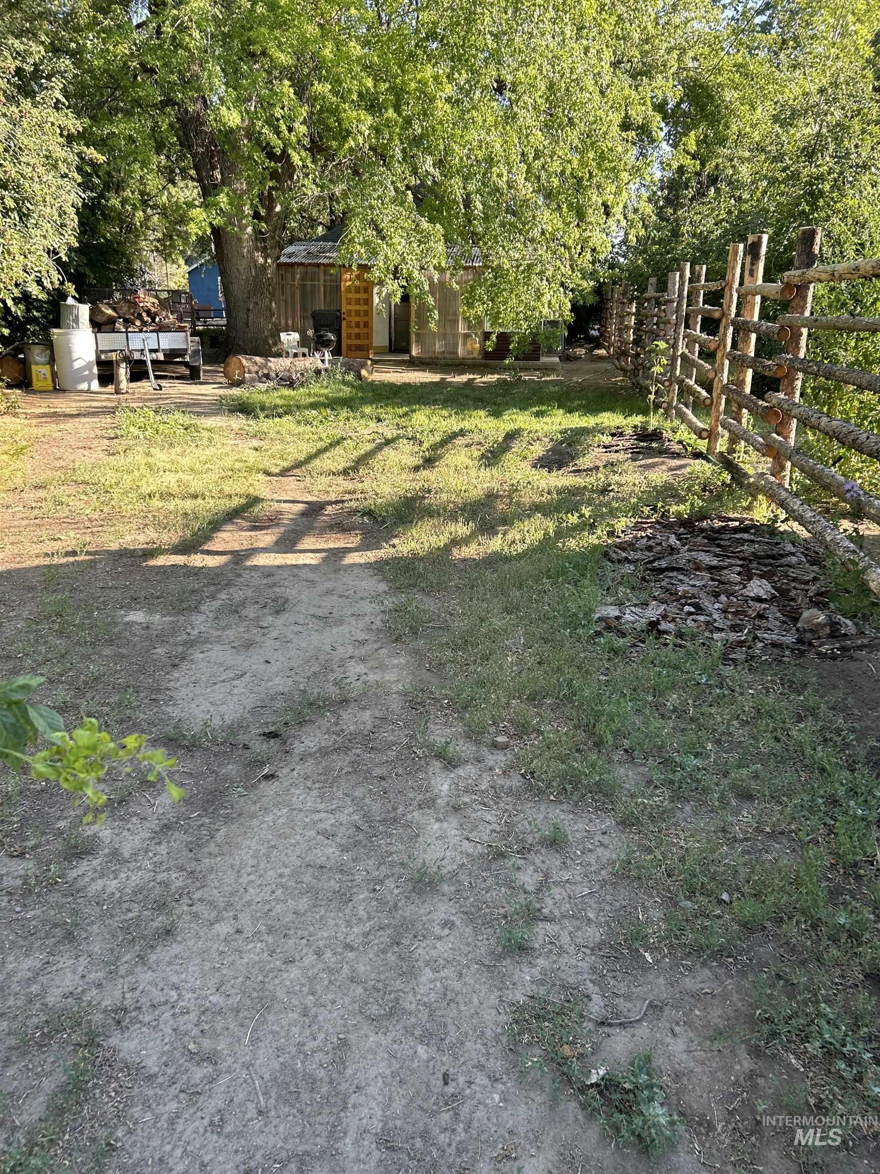309 E E C St Property Photo 7