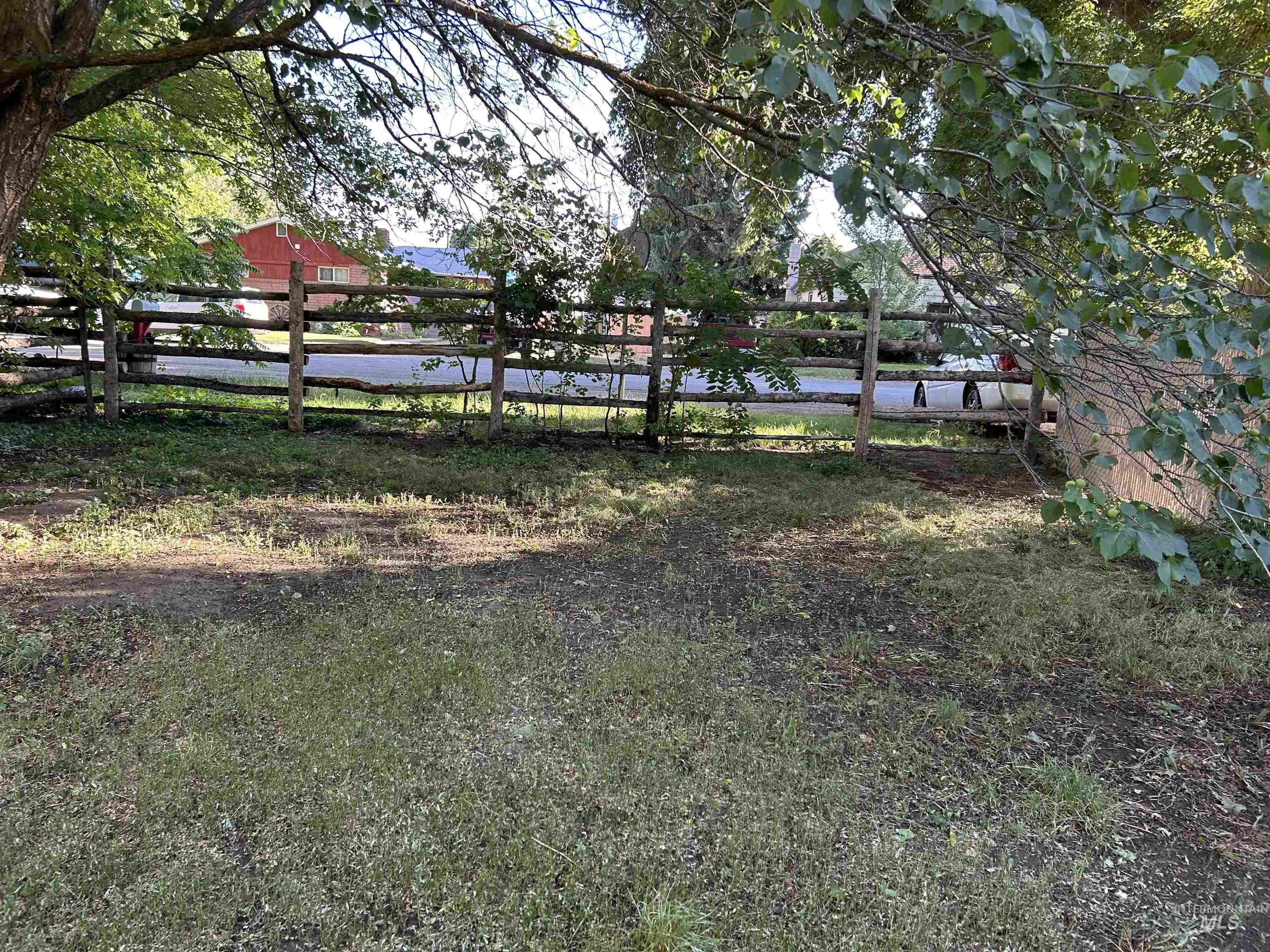 309 E E C St Property Photo 8
