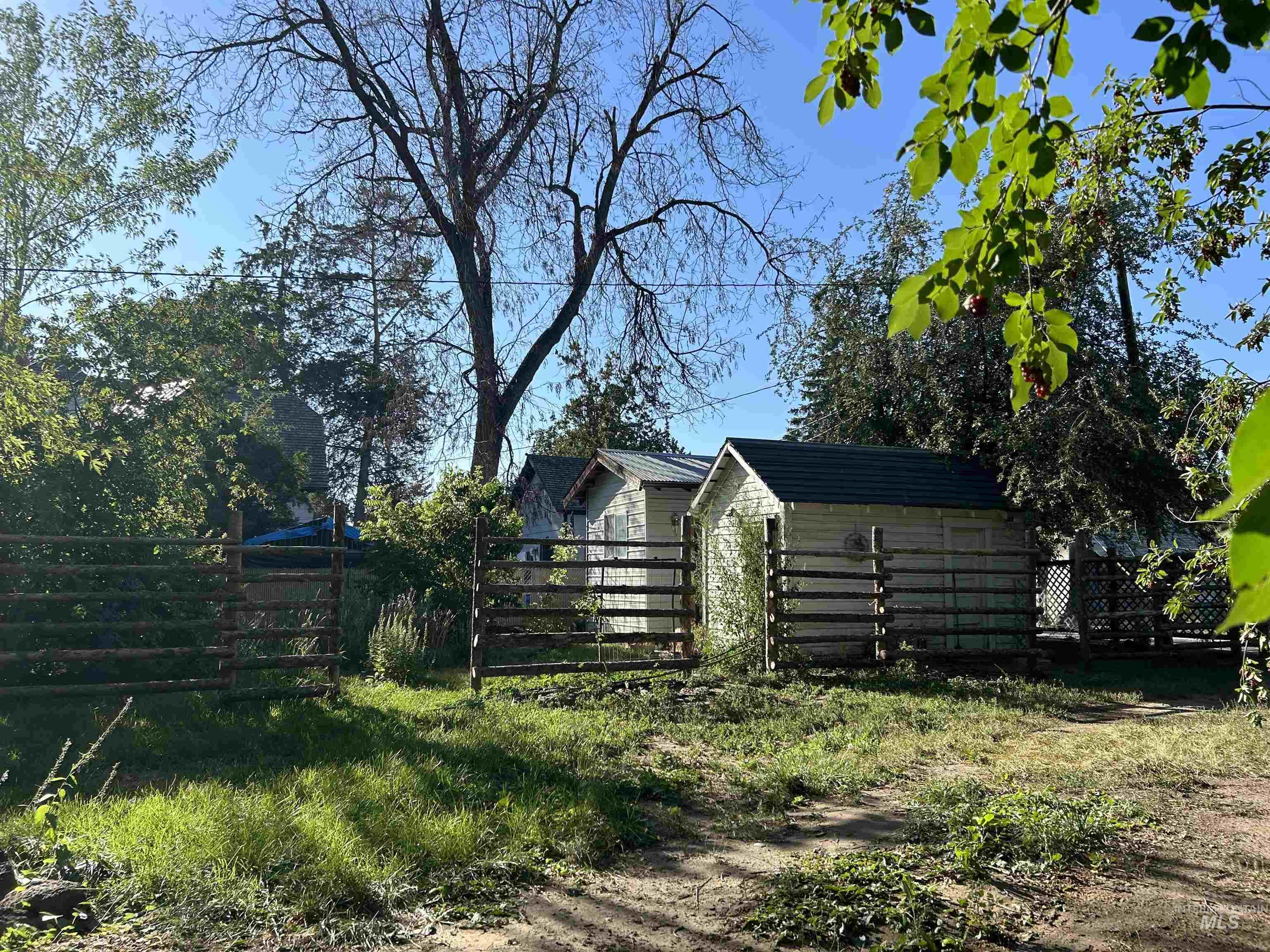 309 E E C St Property Photo 9