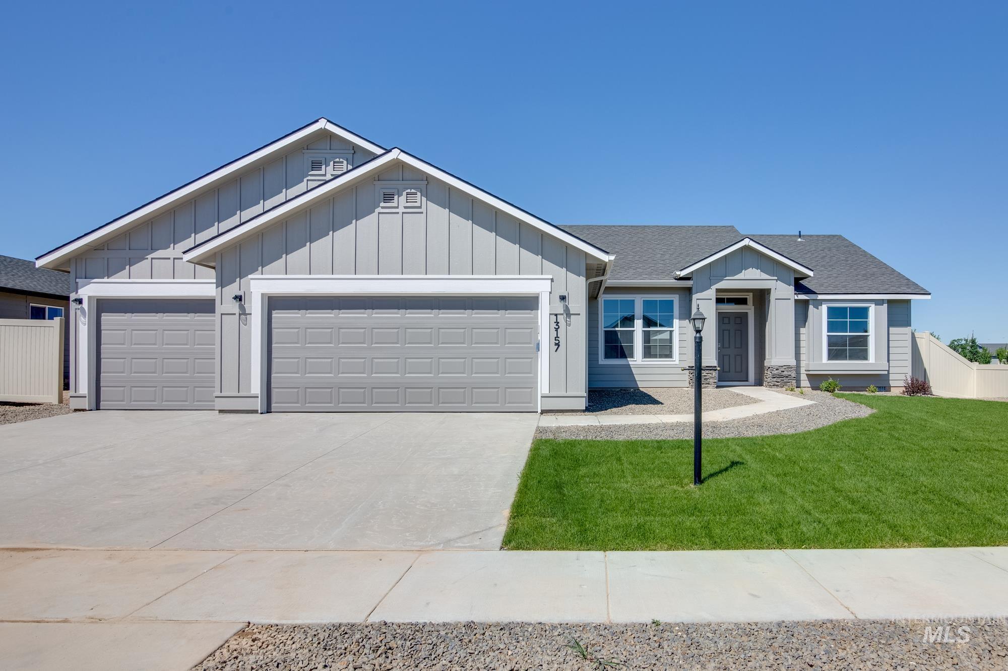 2019 N Thunderbolt St Property Photo