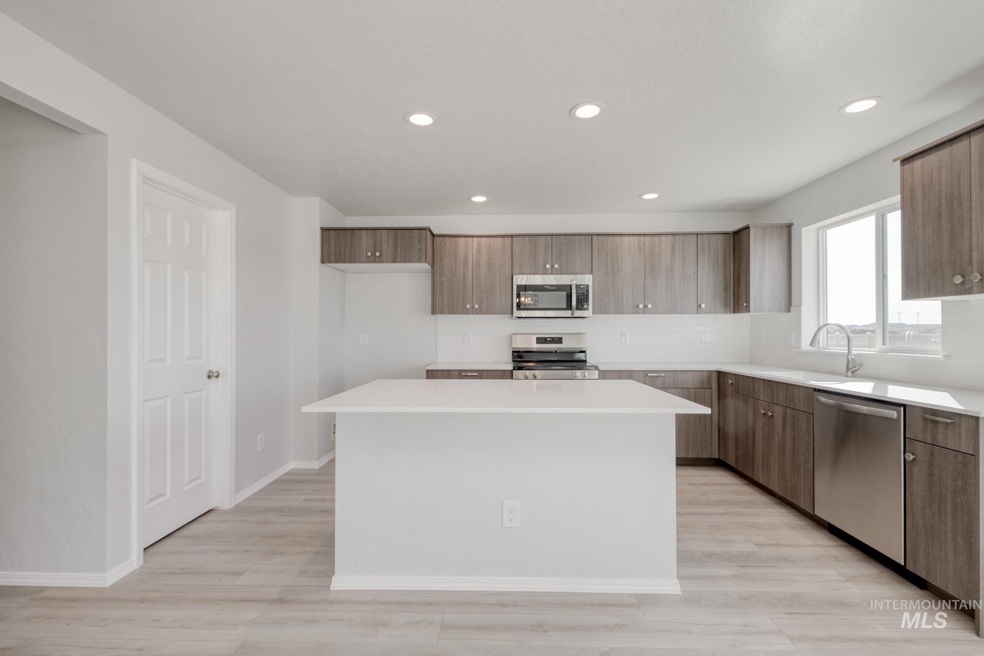 11179 Cart St Property Photo 3