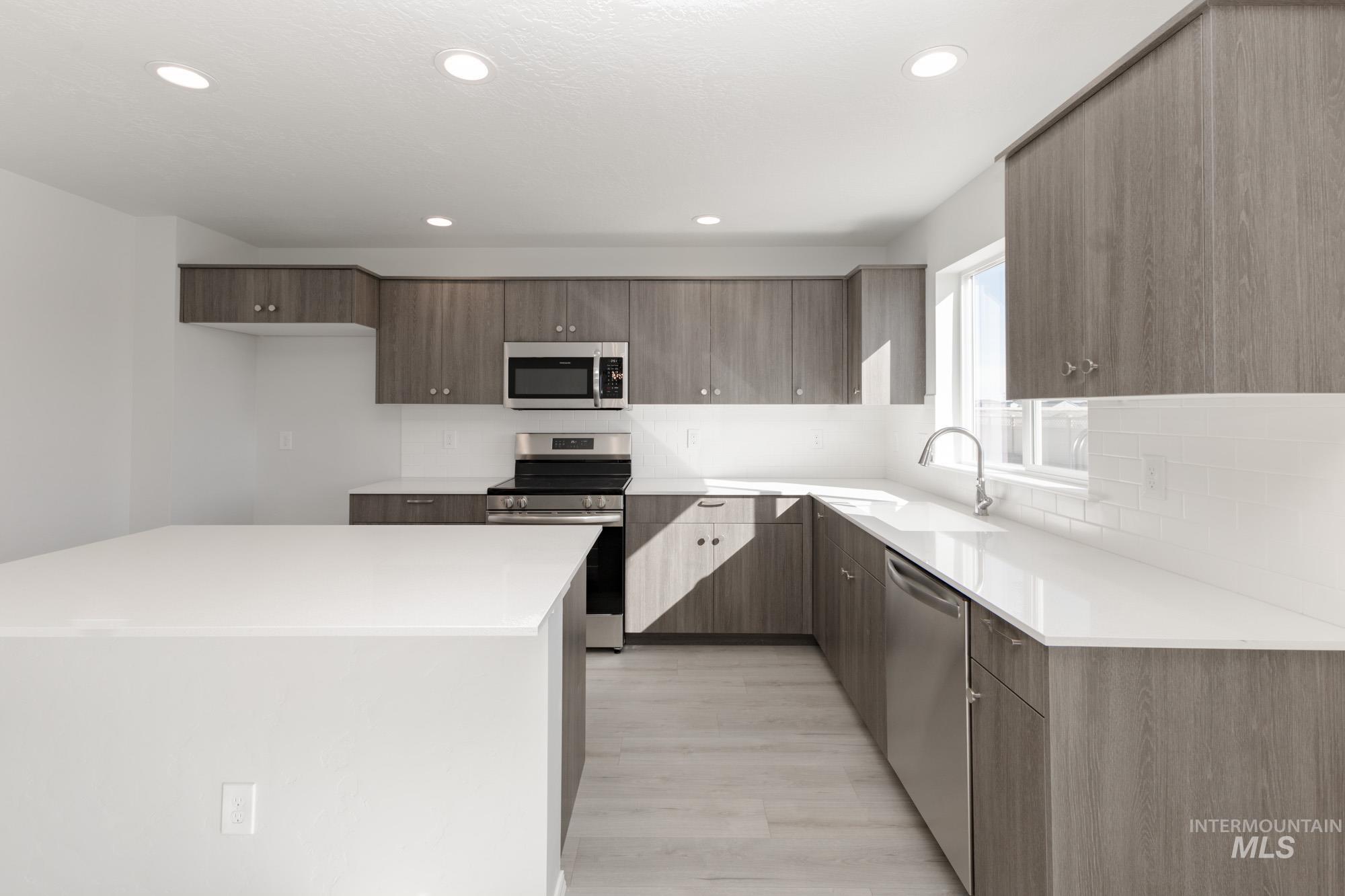 11179 Cart St Property Photo 4