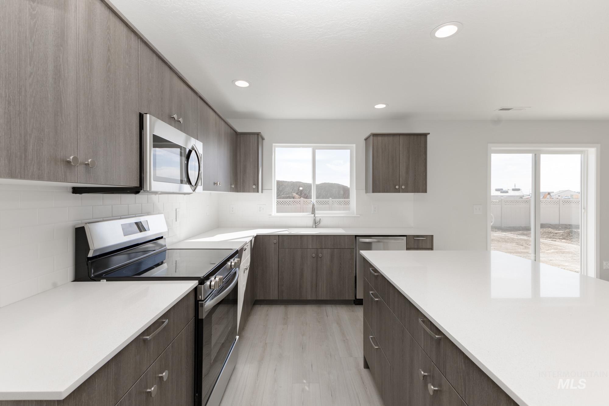 11179 Cart St Property Photo 5