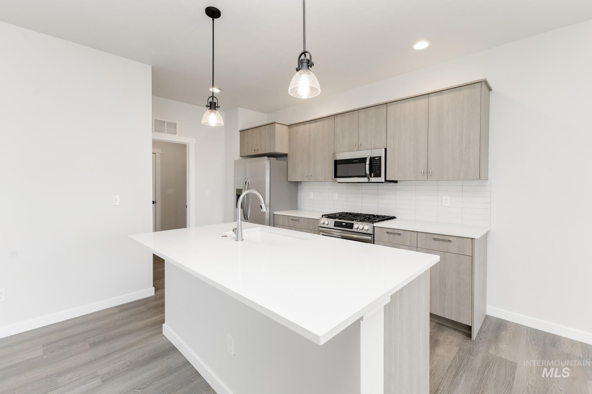 6993 S Cheyenne Ave Property Photo 4