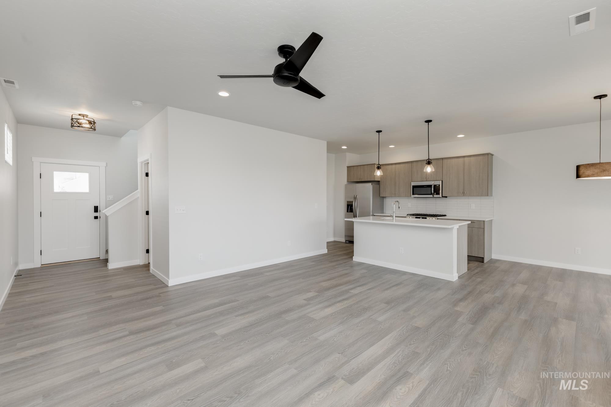 6993 S Cheyenne Ave Property Photo 8