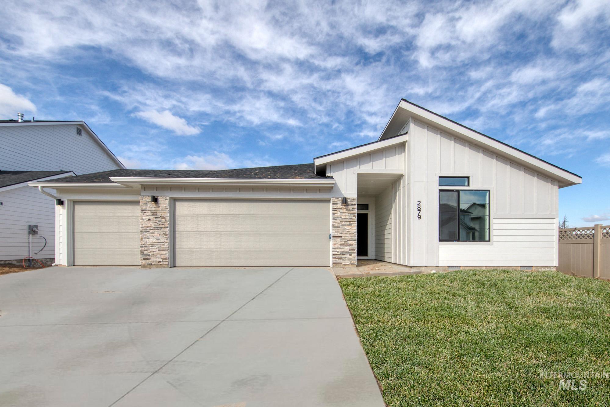 2879 N Eagle Meadow Ave Property Photo