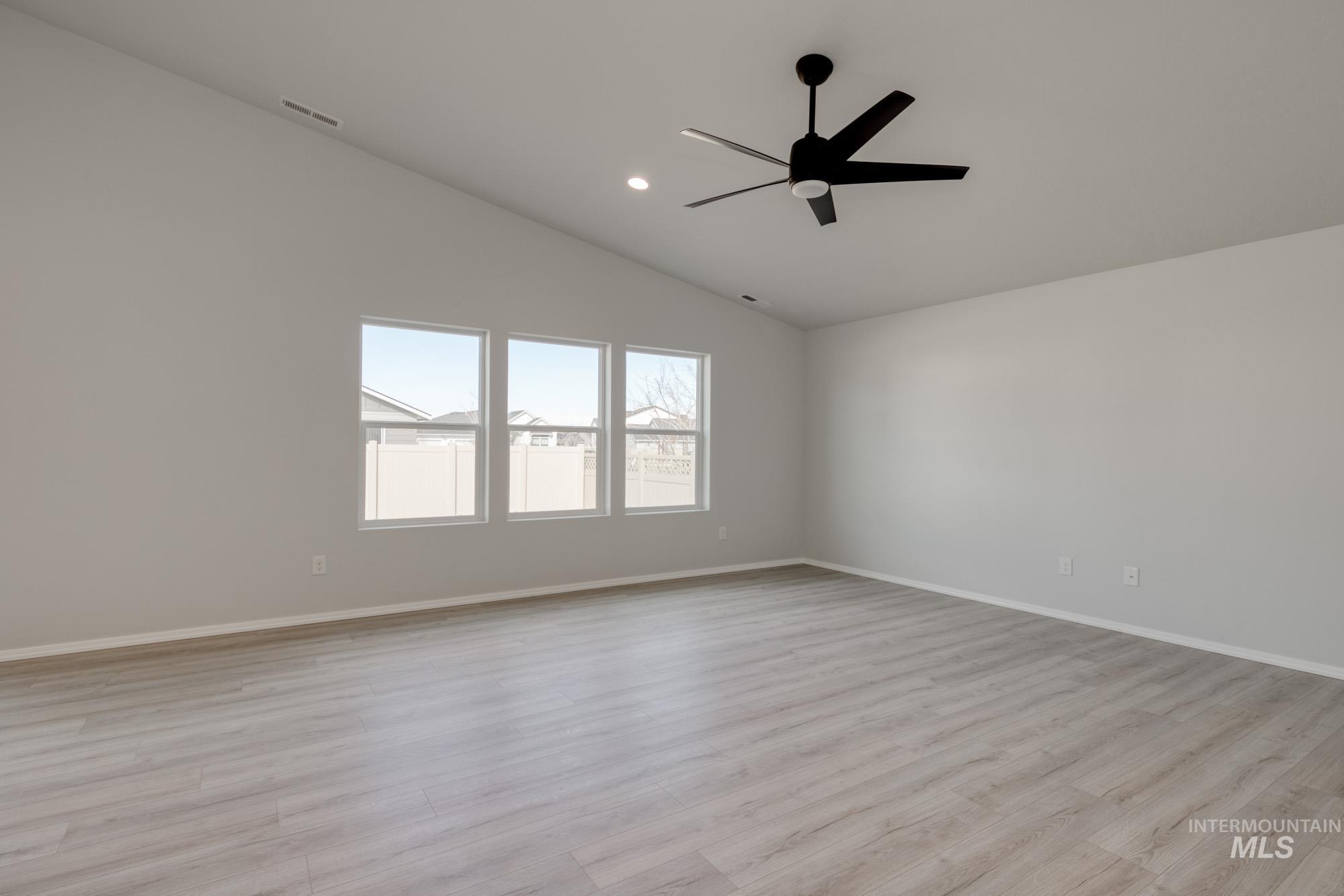 2879 N Eagle Meadow Ave Property Photo 12