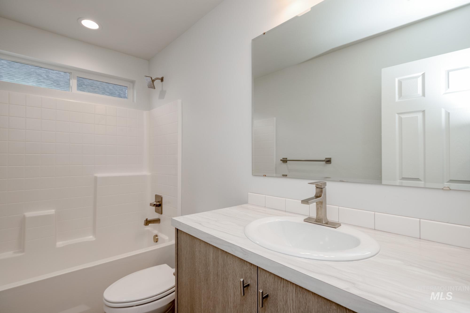 2833 N Eagle Meadow Ave Property Photo 12