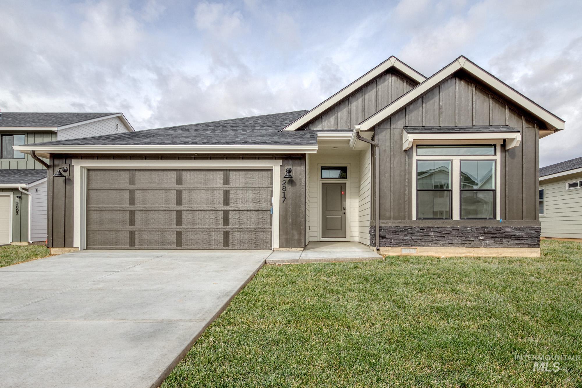 2817 N Eagle Meadow Ave Property Photo