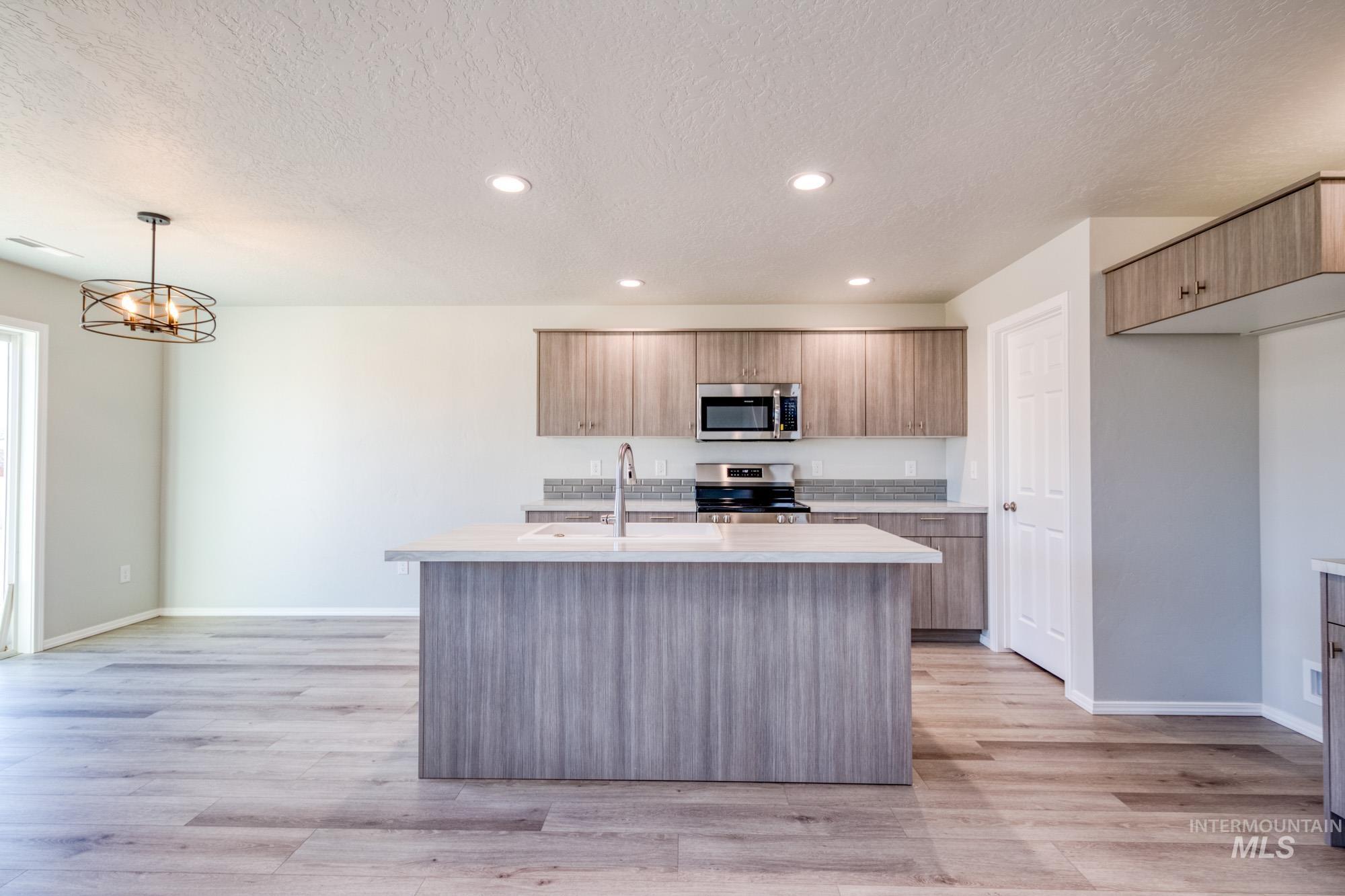 24 S Woodland Grove Way Property Photo 3