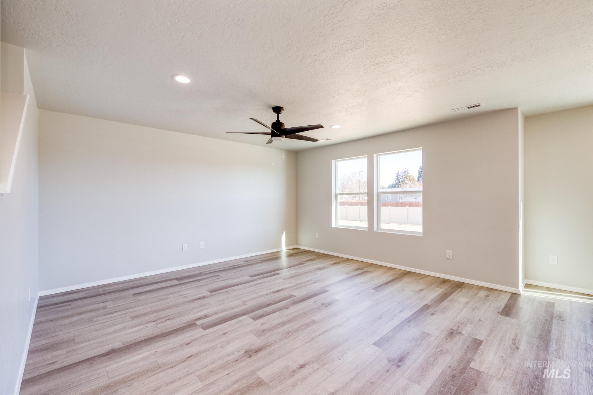 24 S Woodland Grove Way Property Photo 10