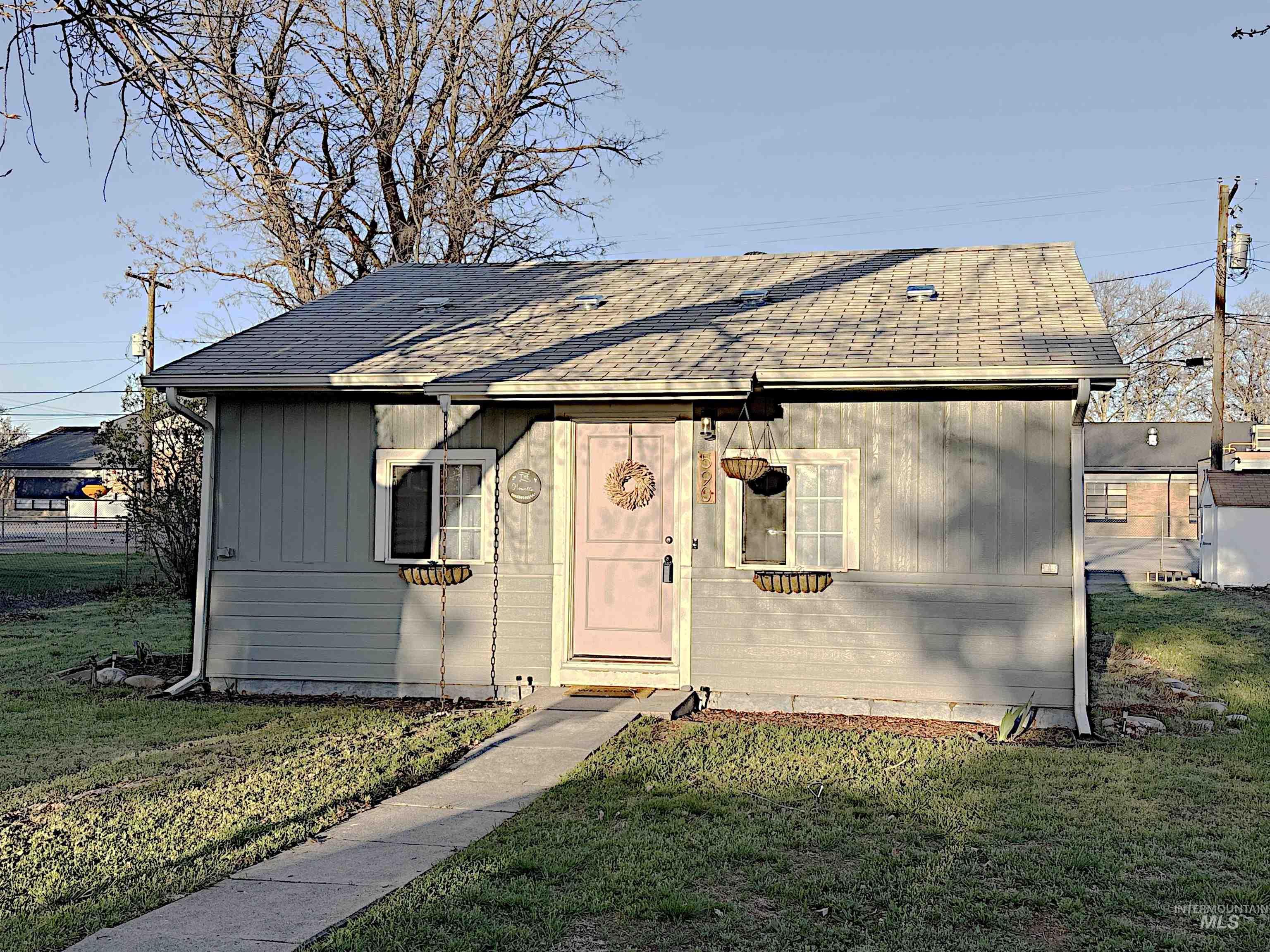 590/ 590 1/2 N 9th E Property Photo 2