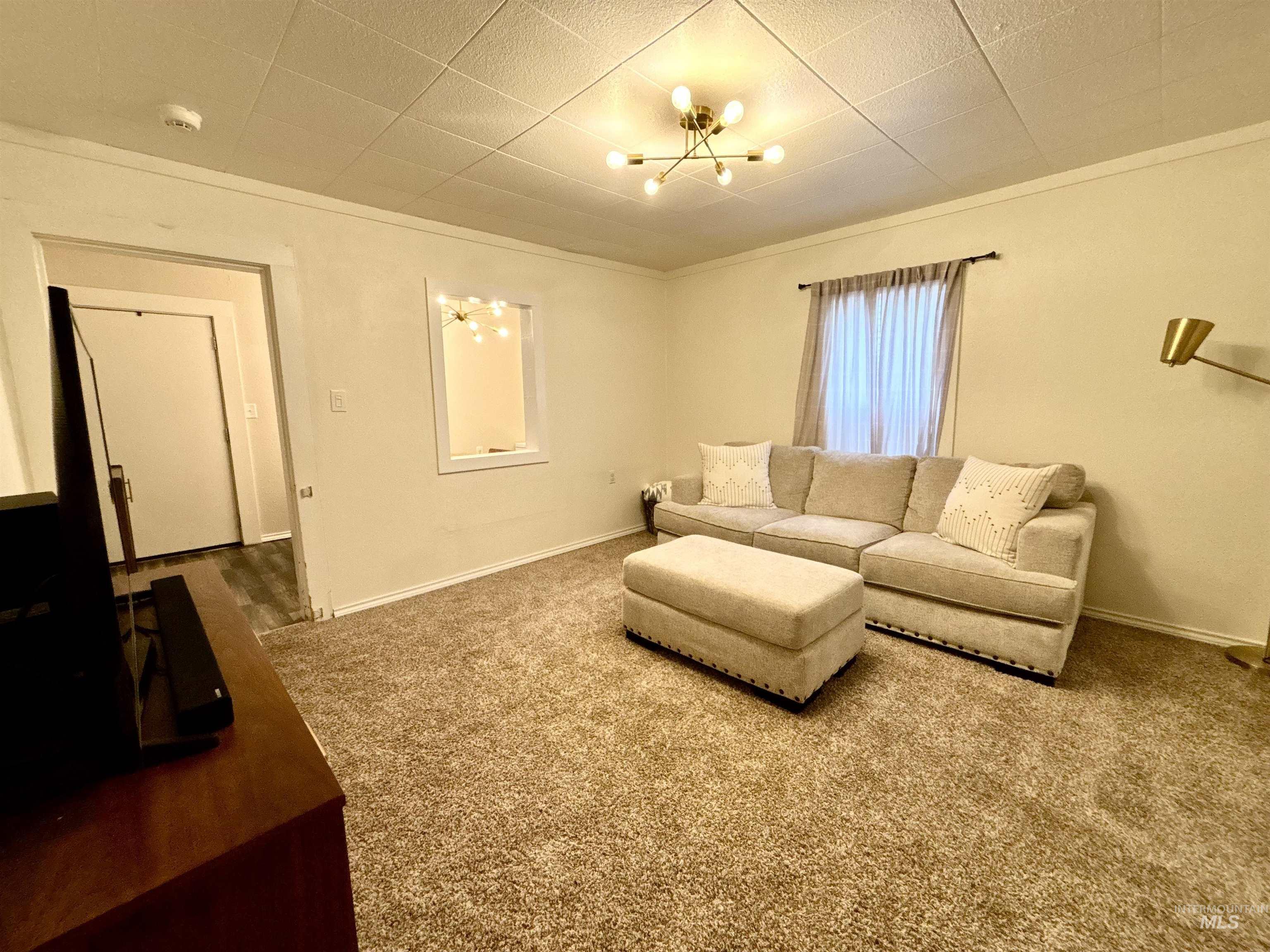 590/ 590 1/2 N 9th E Property Photo 11