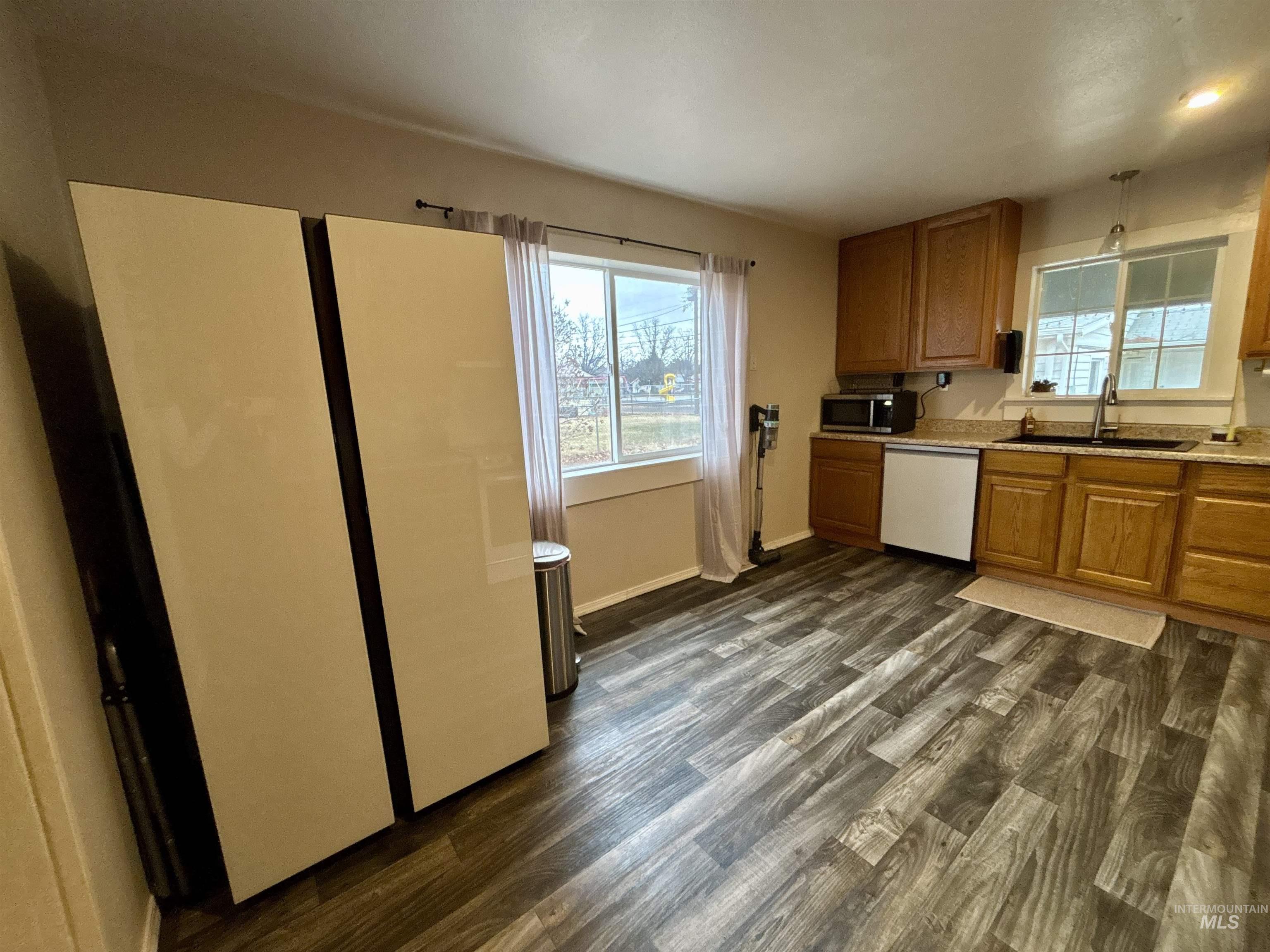 590/ 590 1/2 N 9th E Property Photo 12